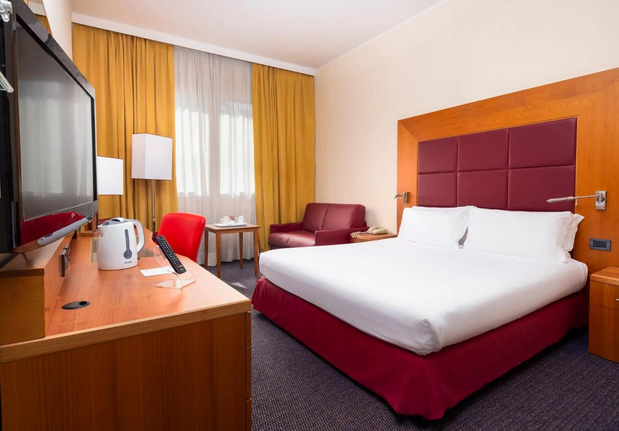 Photo of the whole room, Bed in Crowne Plaza Venice East by IHG