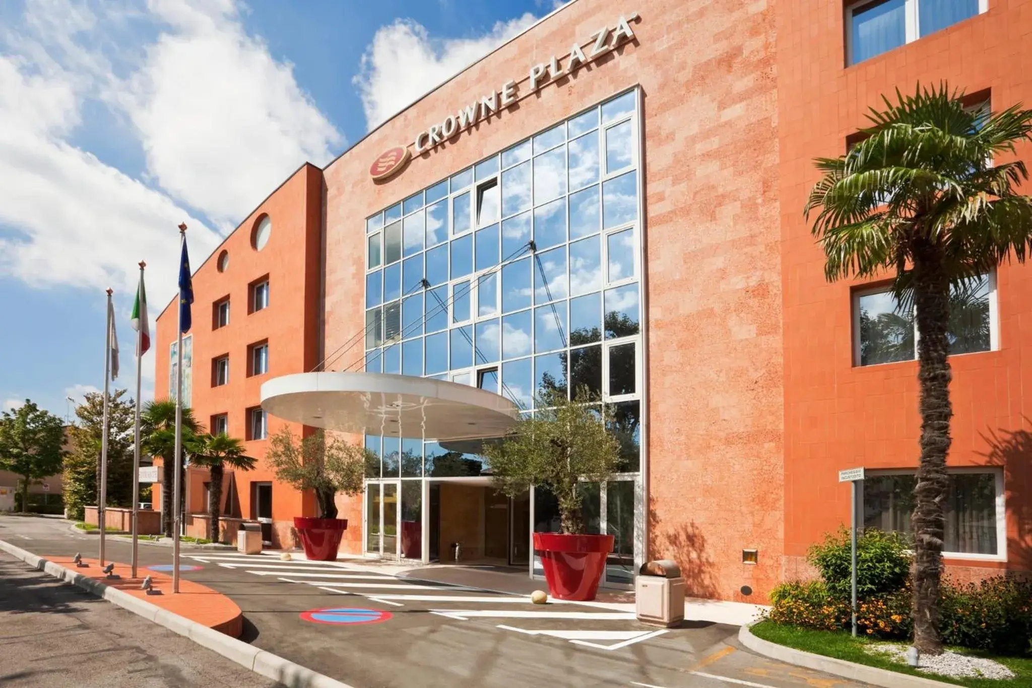 Property building in Crowne Plaza Venice East by IHG Property building in Crowne Plaza Venice East by IHG