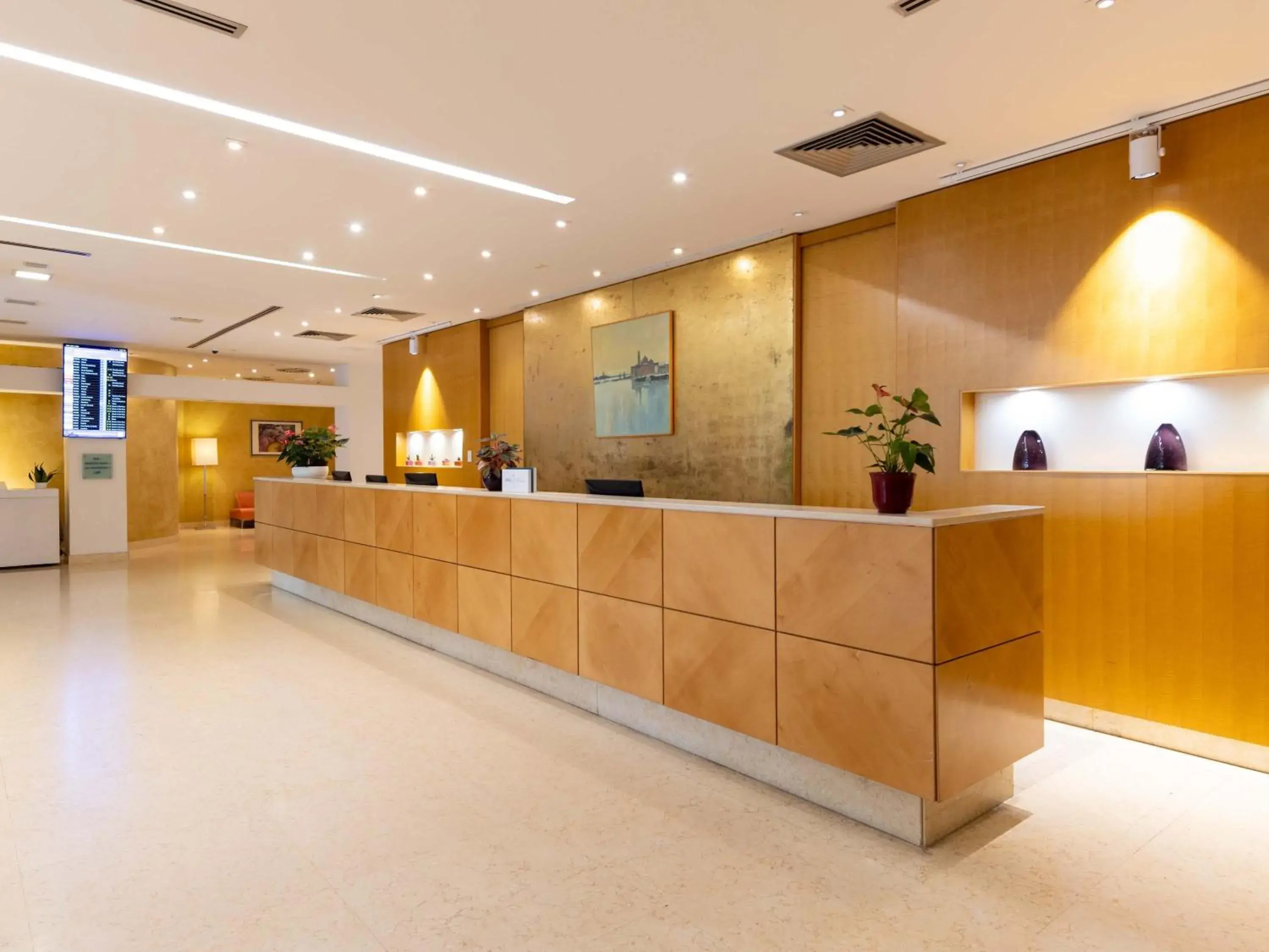 Property building in Crowne Plaza Venice East by IHG Property building in Crowne Plaza Venice East by IHG