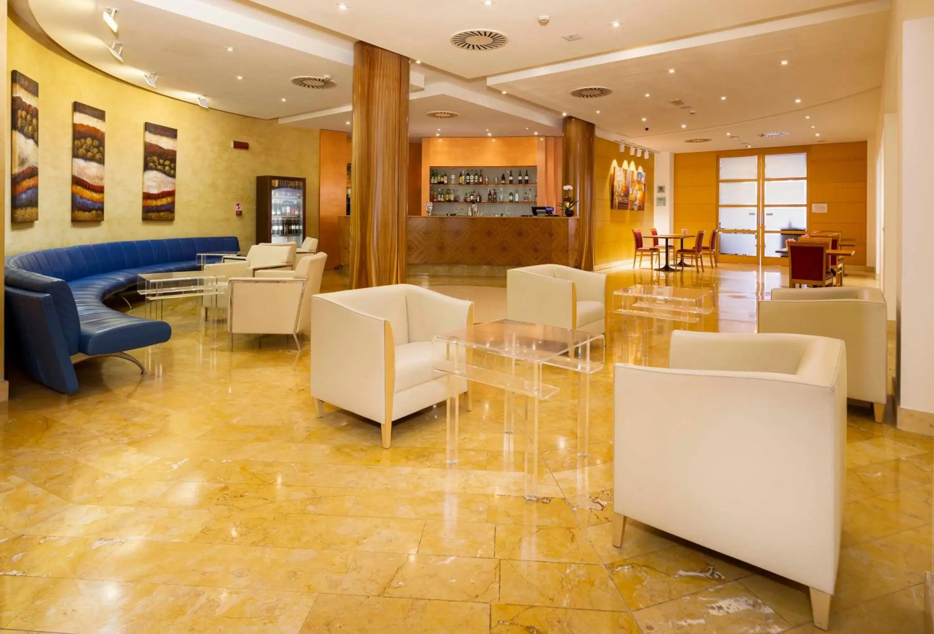 Lounge or bar in Crowne Plaza Venice East by IHG Lounge or bar in Crowne Plaza Venice East by IHG