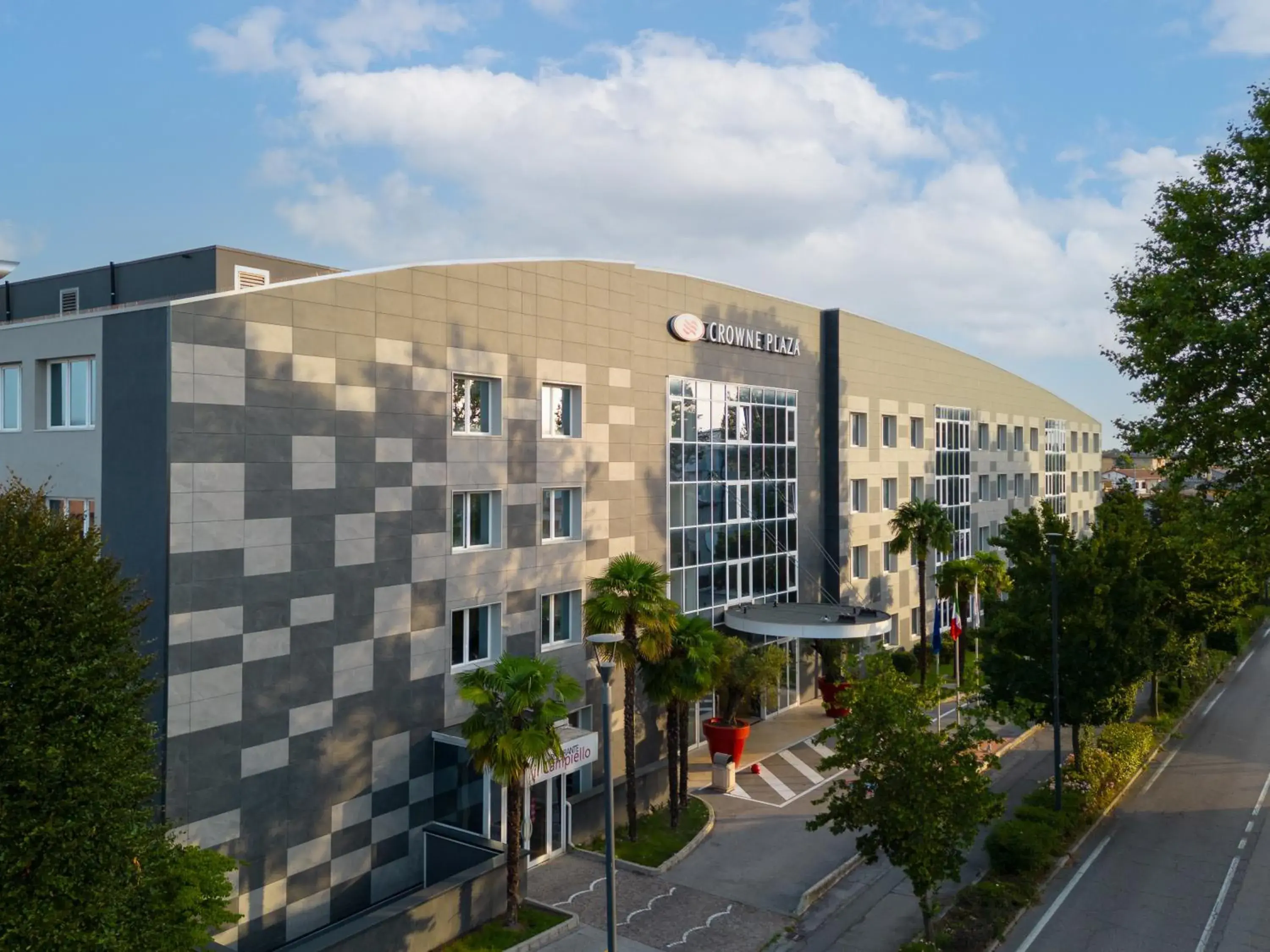 Property building in Crowne Plaza Venice East by IHG Property building in Crowne Plaza Venice East by IHG