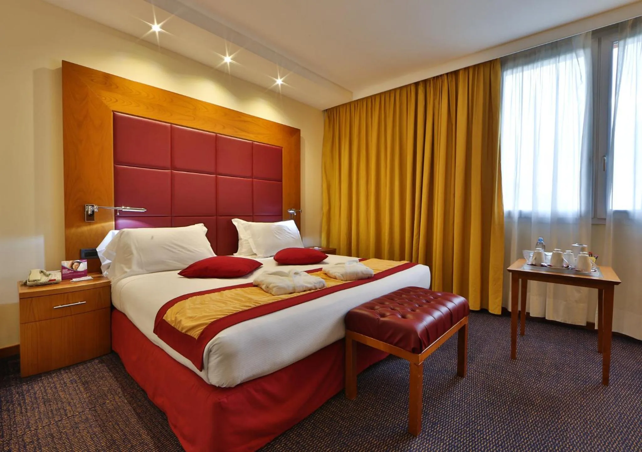Photo of the whole room, Bed in Crowne Plaza Venice East by IHG