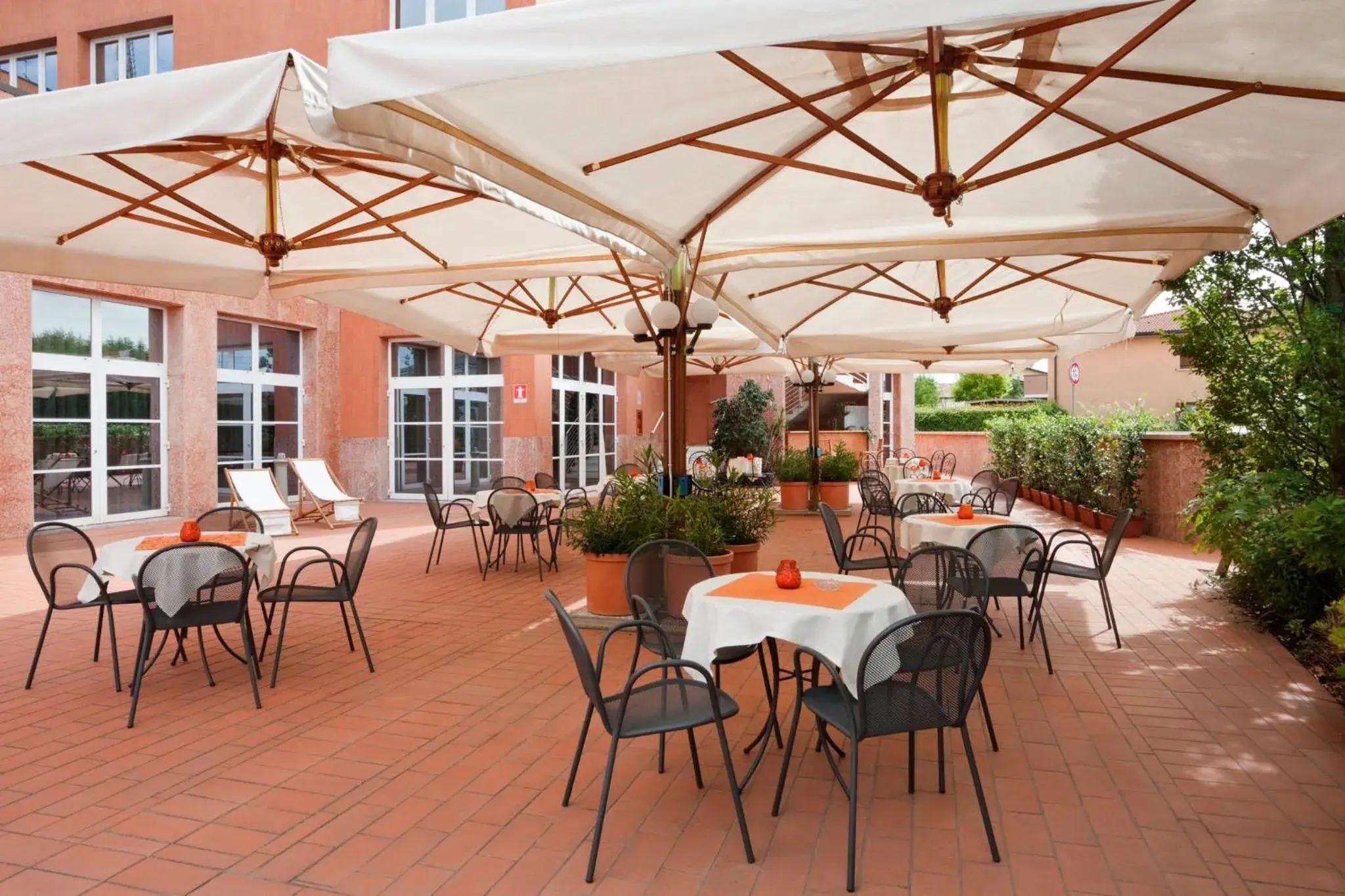 Property building in Crowne Plaza Venice East by IHG Property building in Crowne Plaza Venice East by IHG