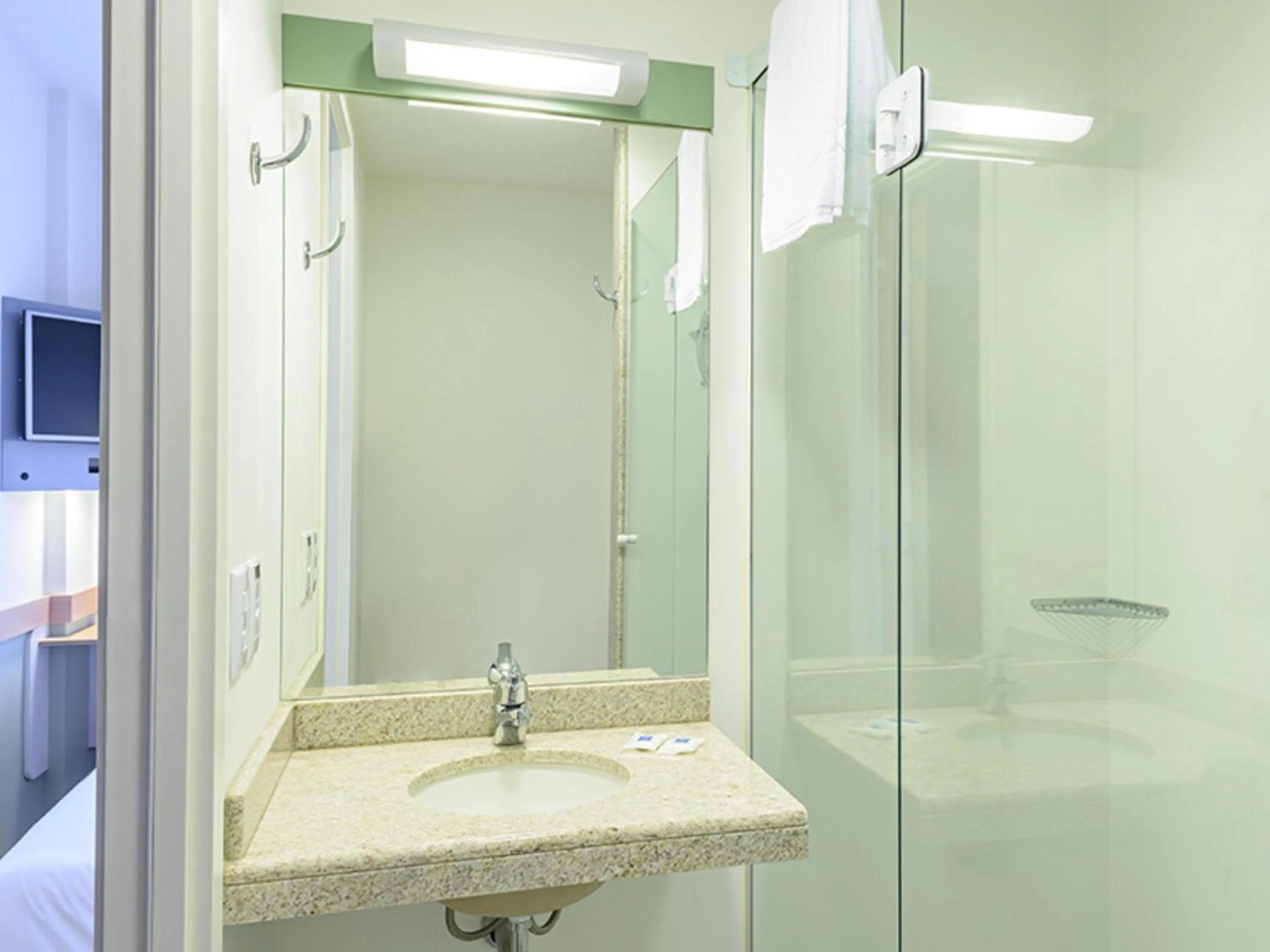 Bedroom in ibis budget Curitiba Aeroporto