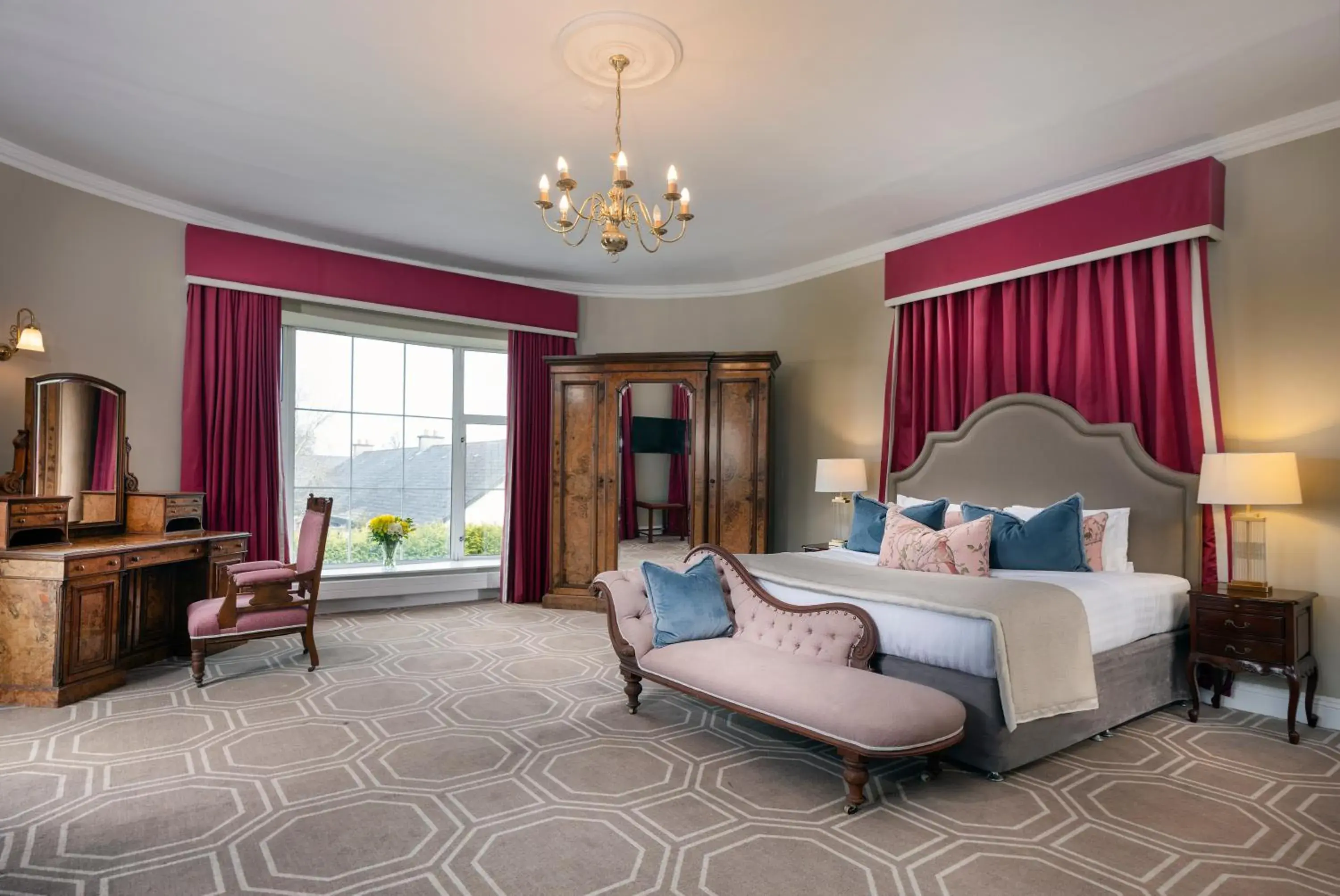 Bedroom, Bed in Castle Oaks House Hotel Bedroom, Bed in Castle Oaks House Hotel