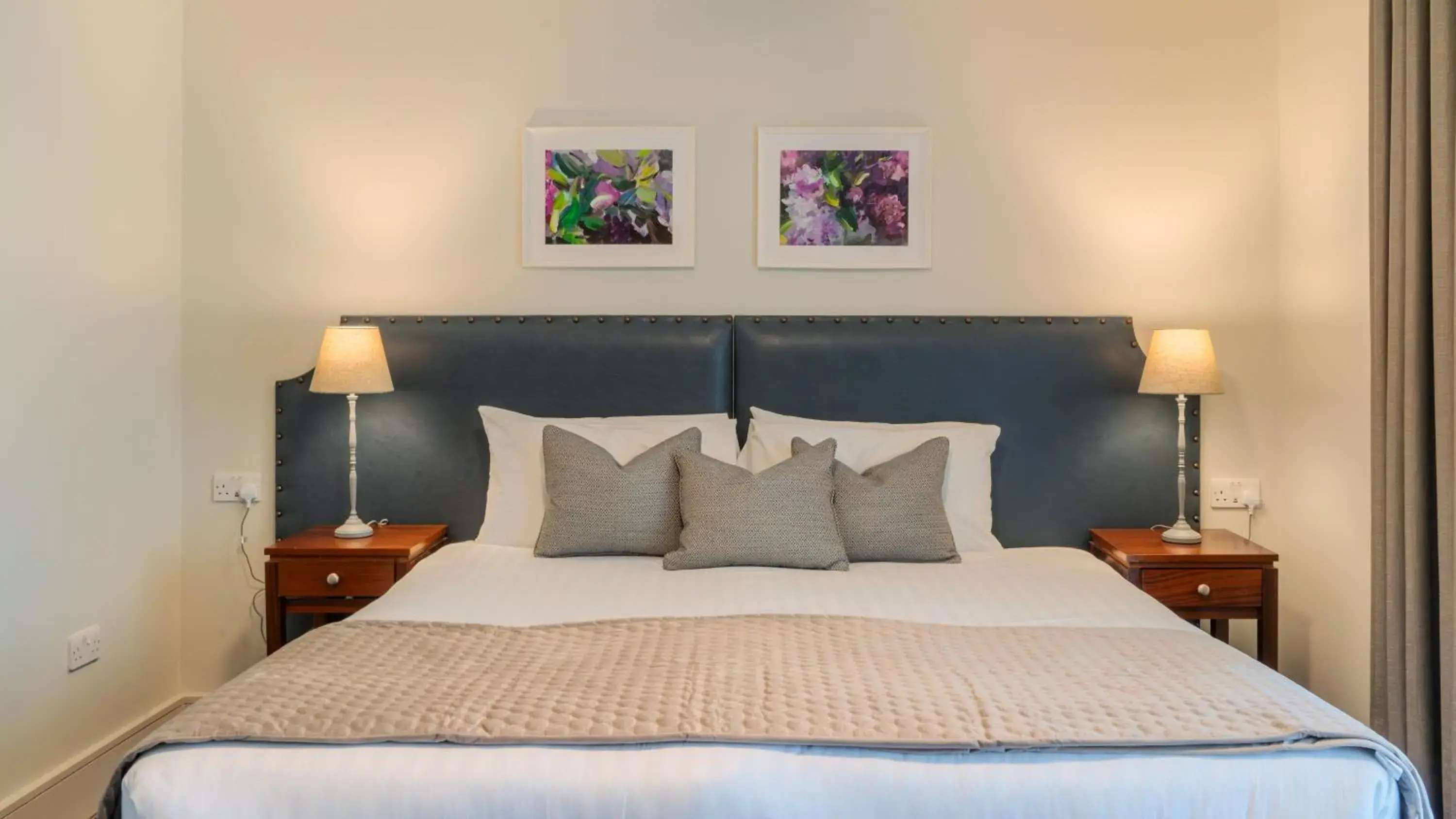 Bed in Castle Oaks House Hotel Bed in Castle Oaks House Hotel