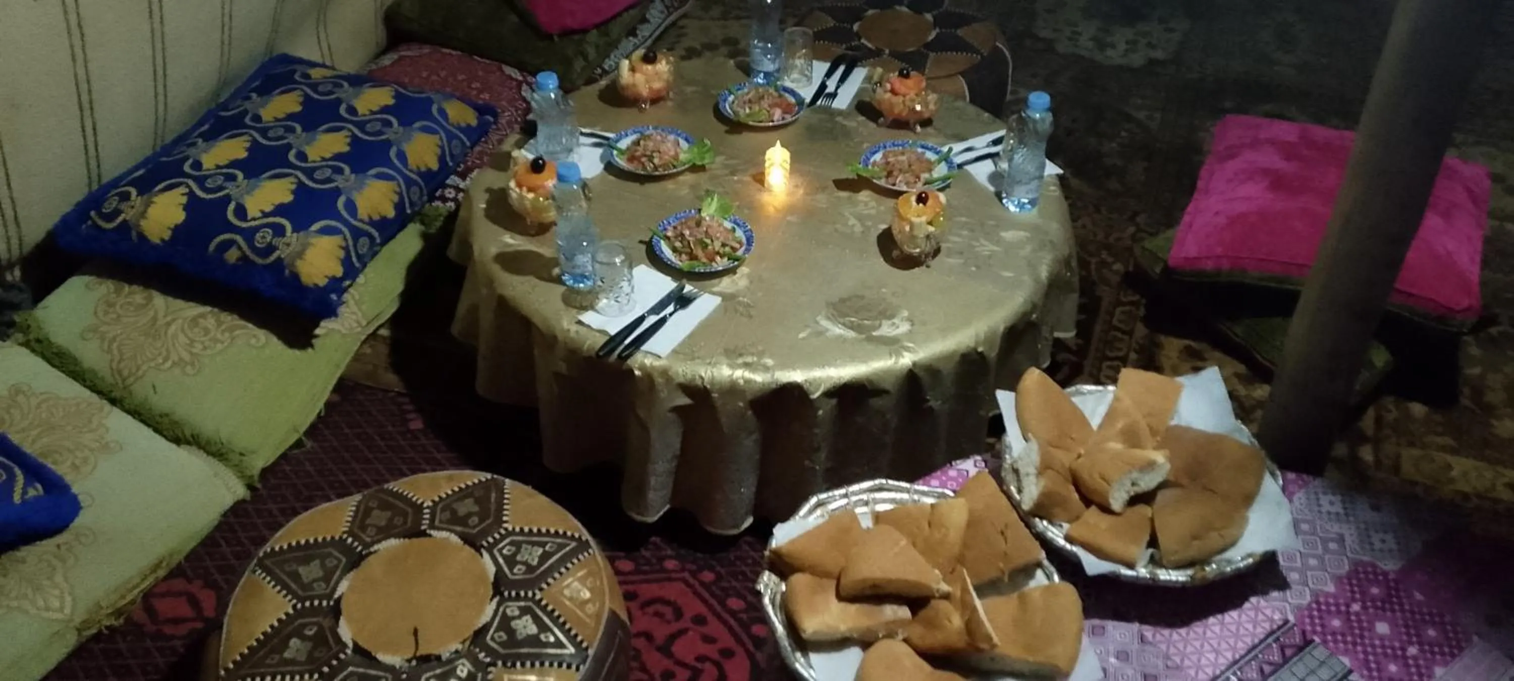 Restaurant/places to eat in Auberge Aain Nakhla
