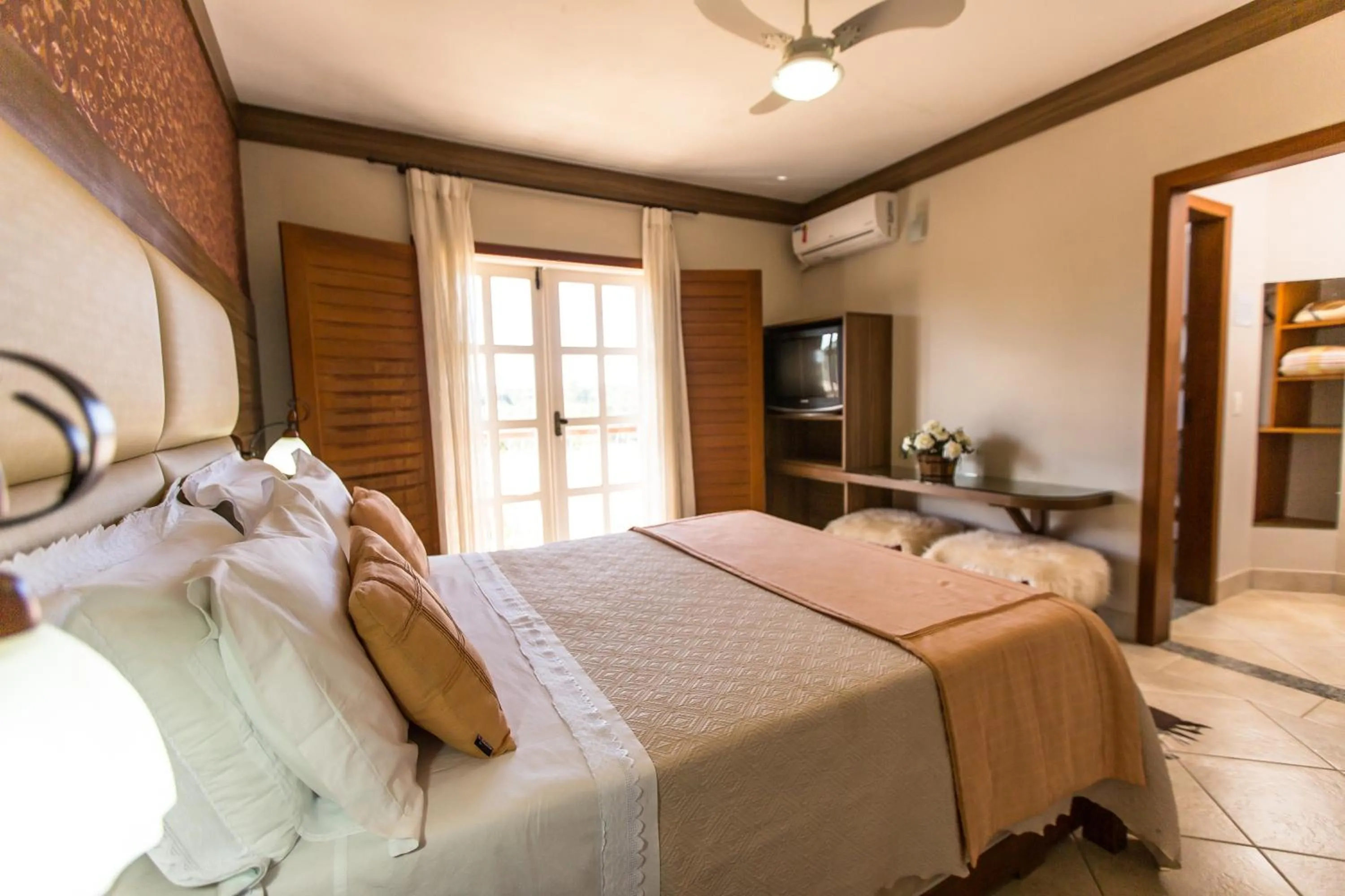 Property building, Bed in Pousada Lusitânia