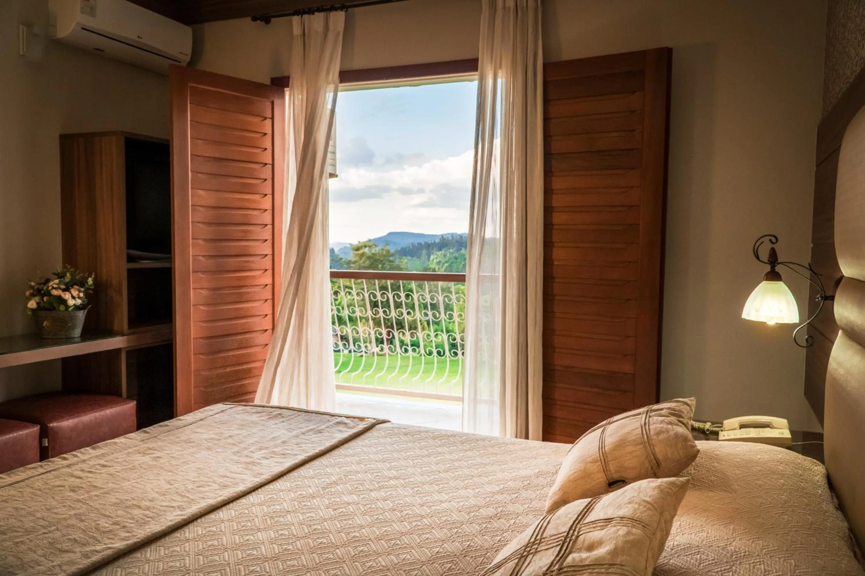 Photo of the whole room, Bed in Pousada Lusitânia