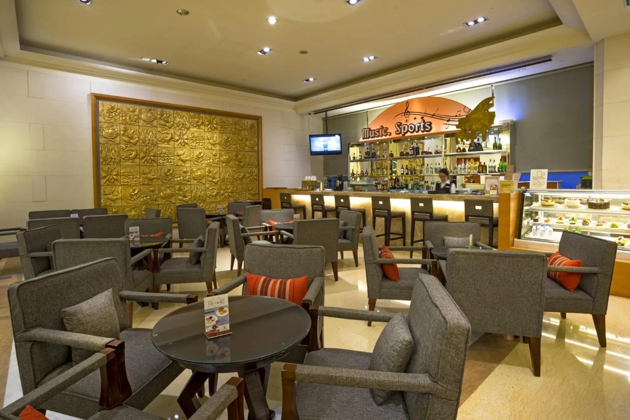 Restaurant/places to eat in Nice Prince Hotel