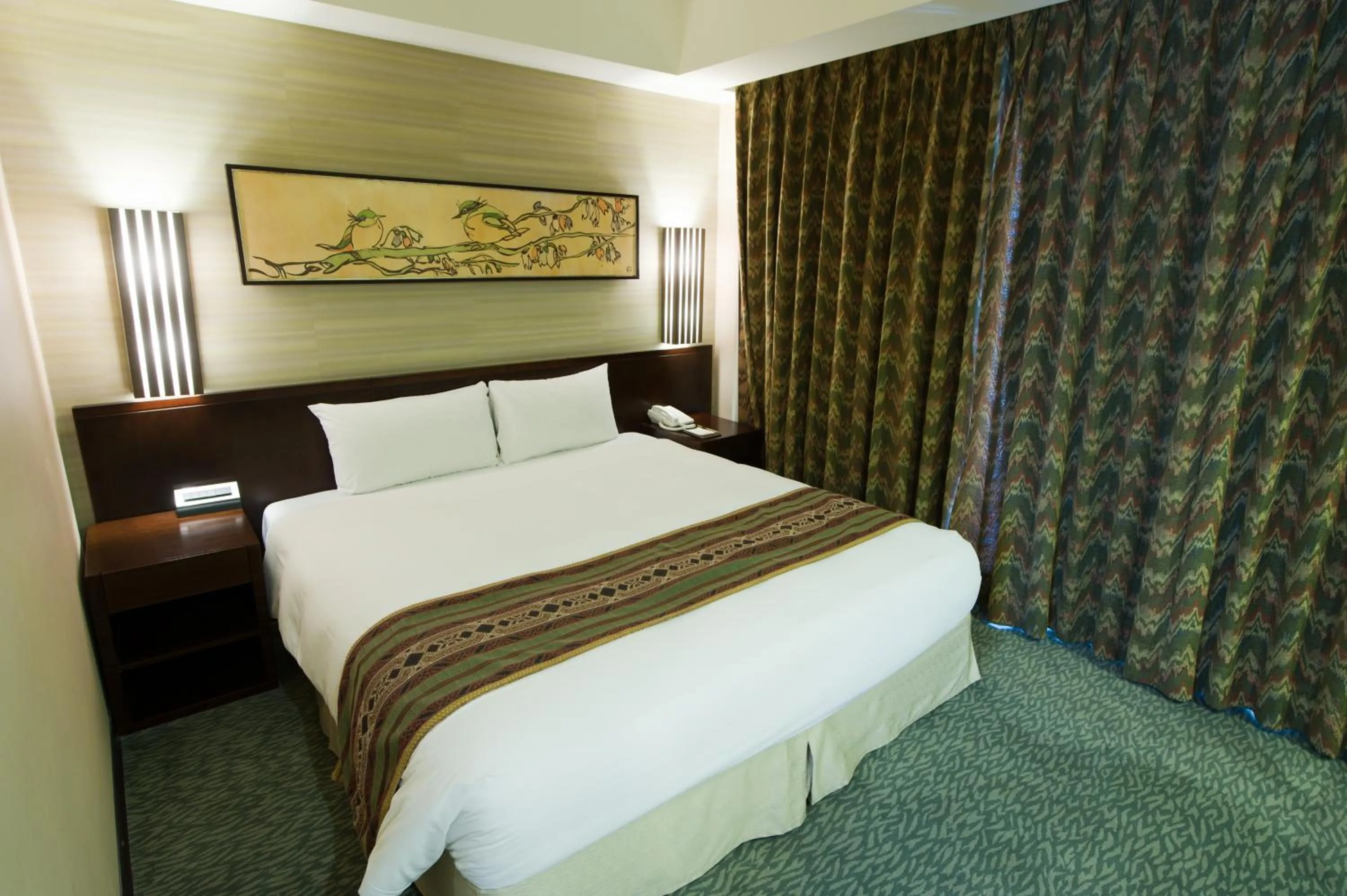 Photo of the whole room, Bed in Nice Prince Hotel