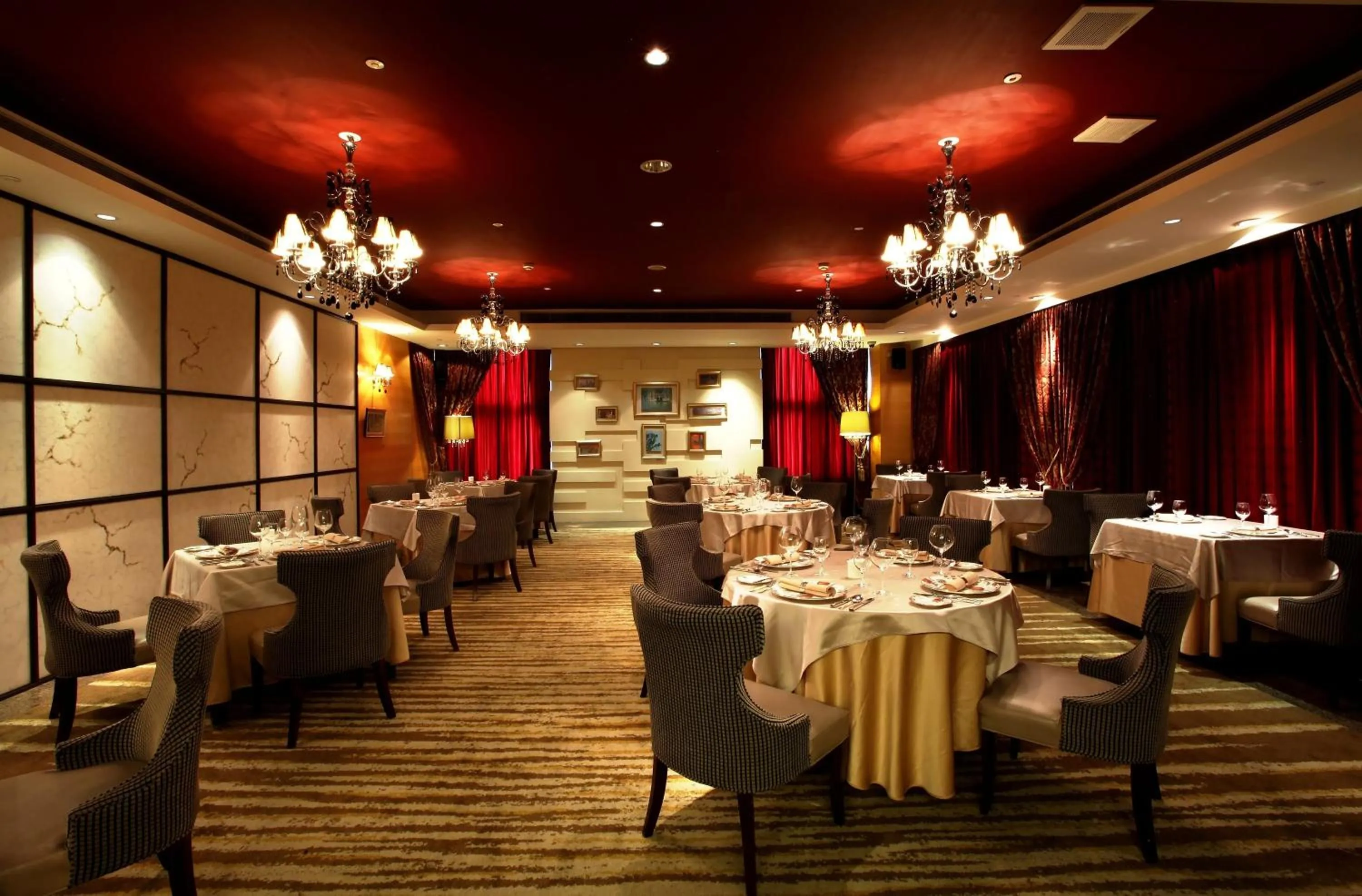 Restaurant/places to eat in Nice Prince Hotel