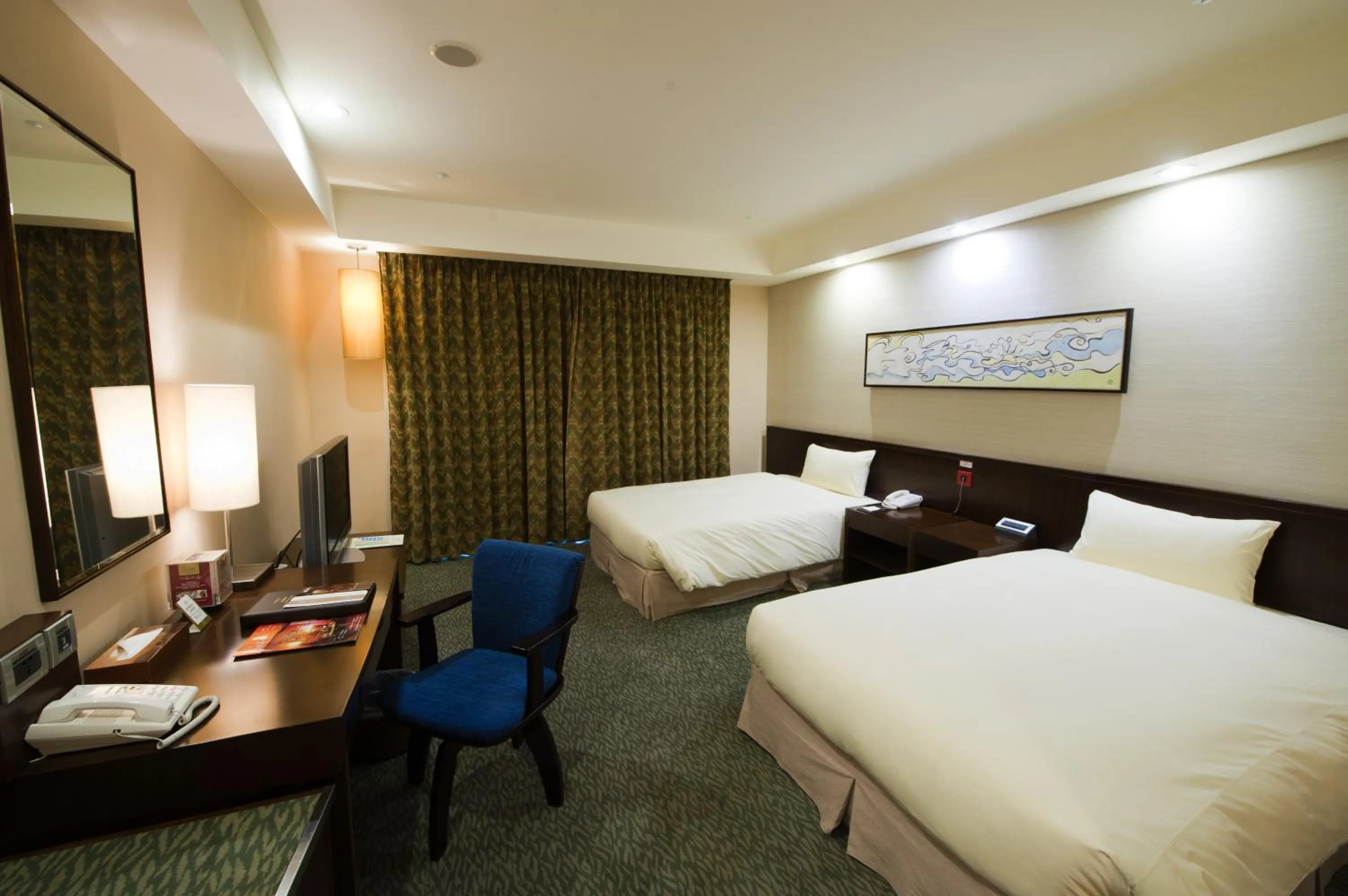 Facility for disabled guests, Bed in Nice Prince Hotel