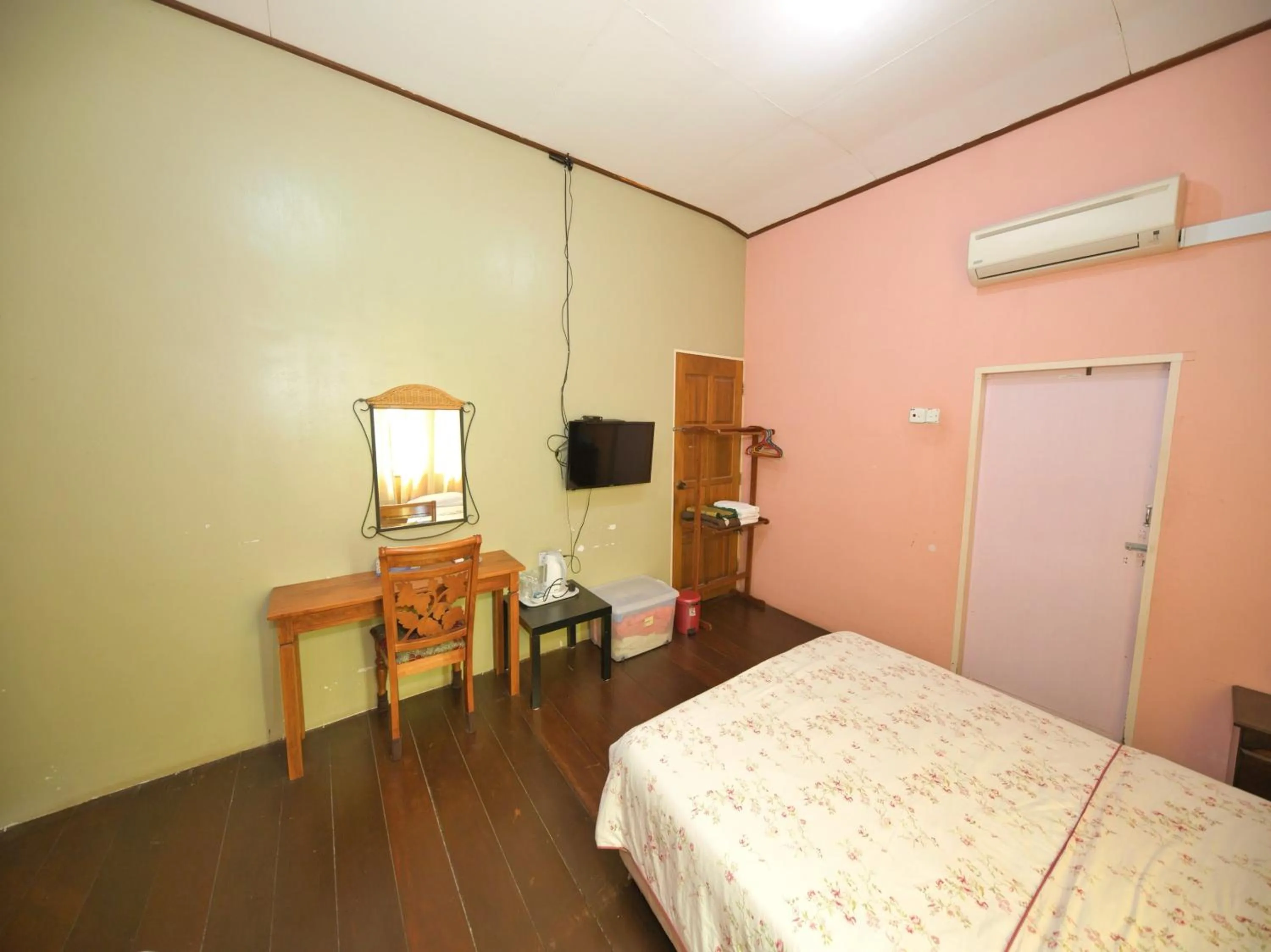 Bedroom, Bed in Hotel O Teratak Samuderakita, Chalet & Guesthouse