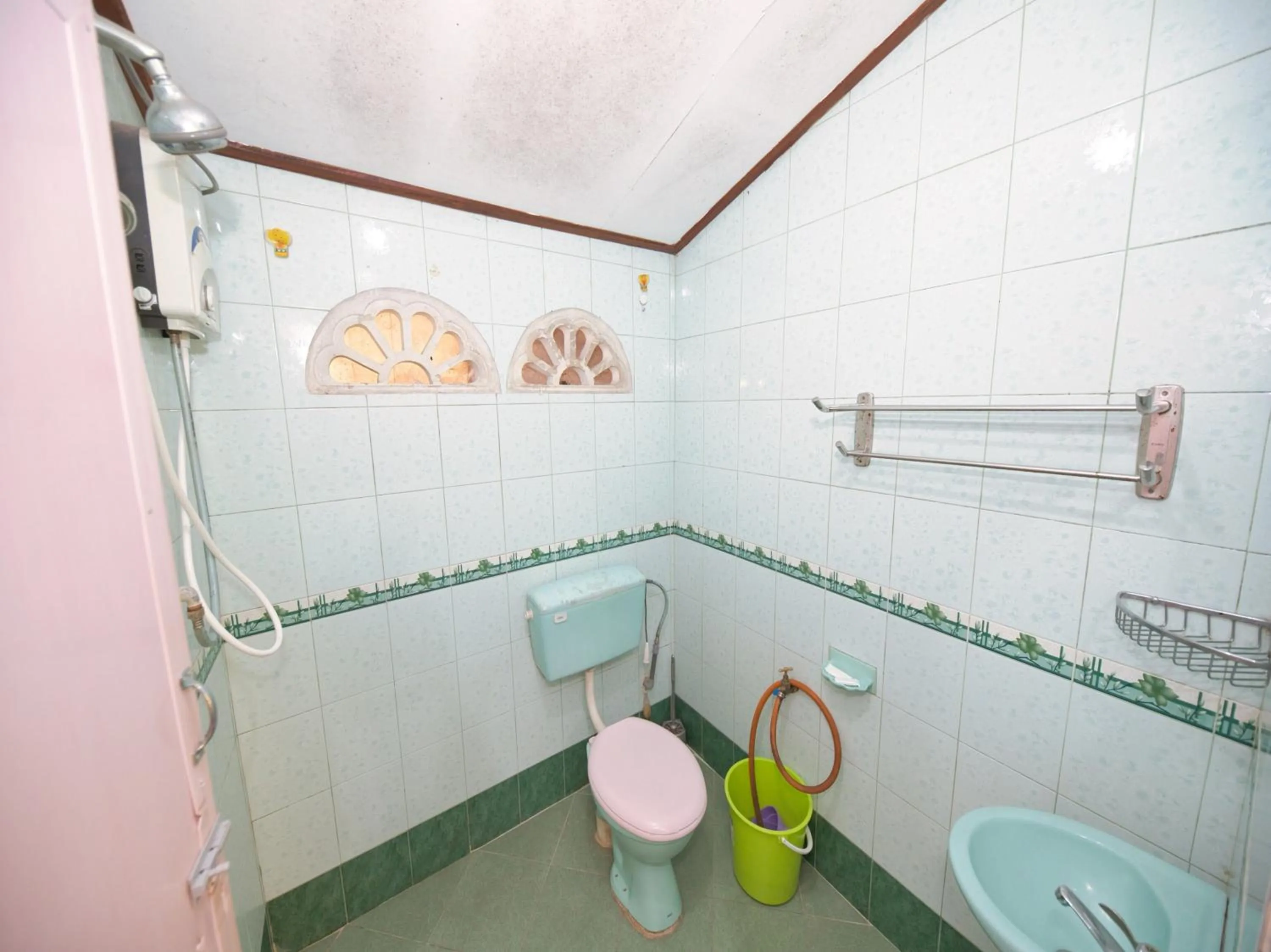 Bathroom in Hotel O Teratak Samuderakita, Chalet & Guesthouse