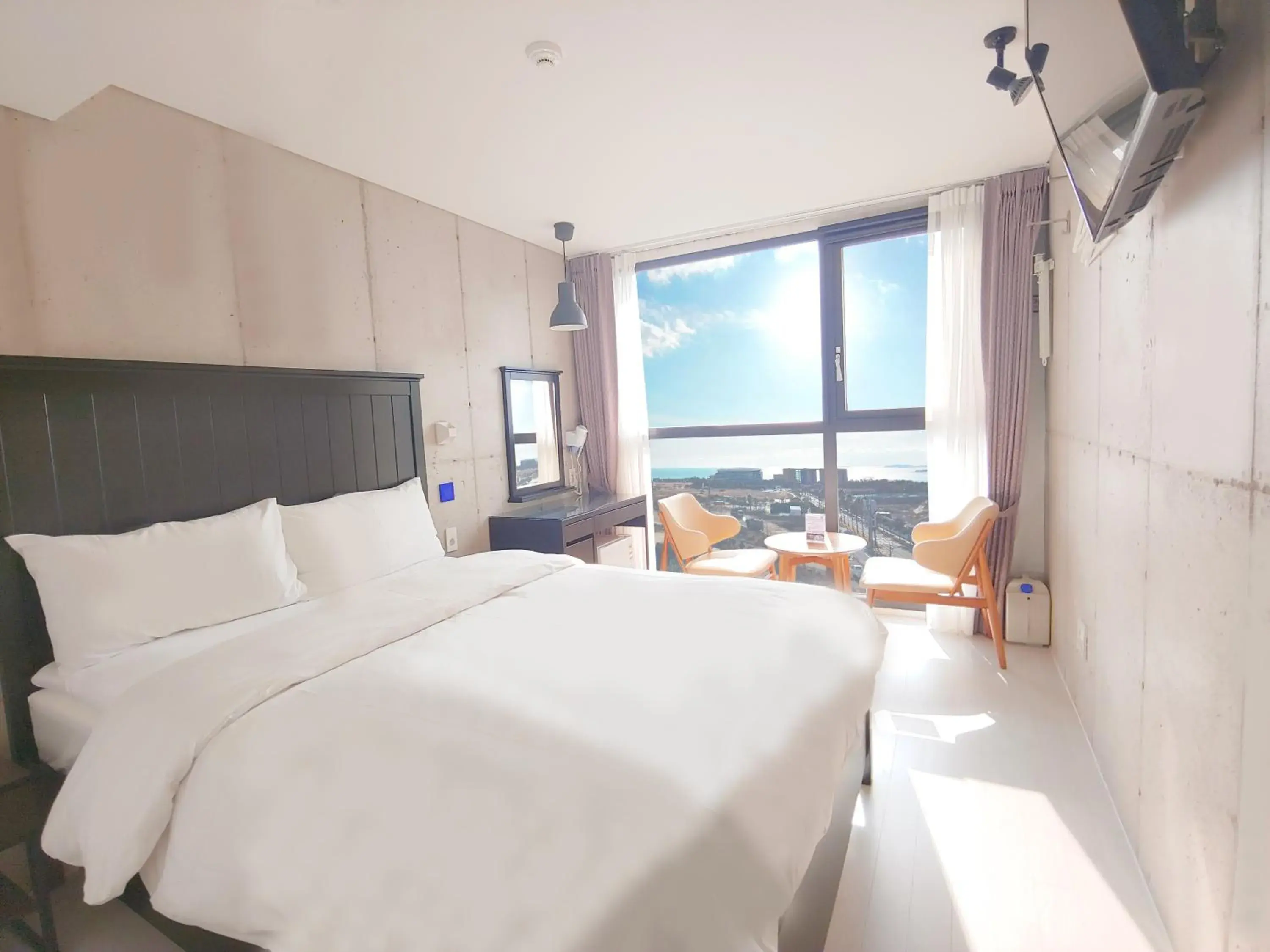 Bed in Hotel Stay Interview Jeju Bed in Hotel Stay Interview Jeju