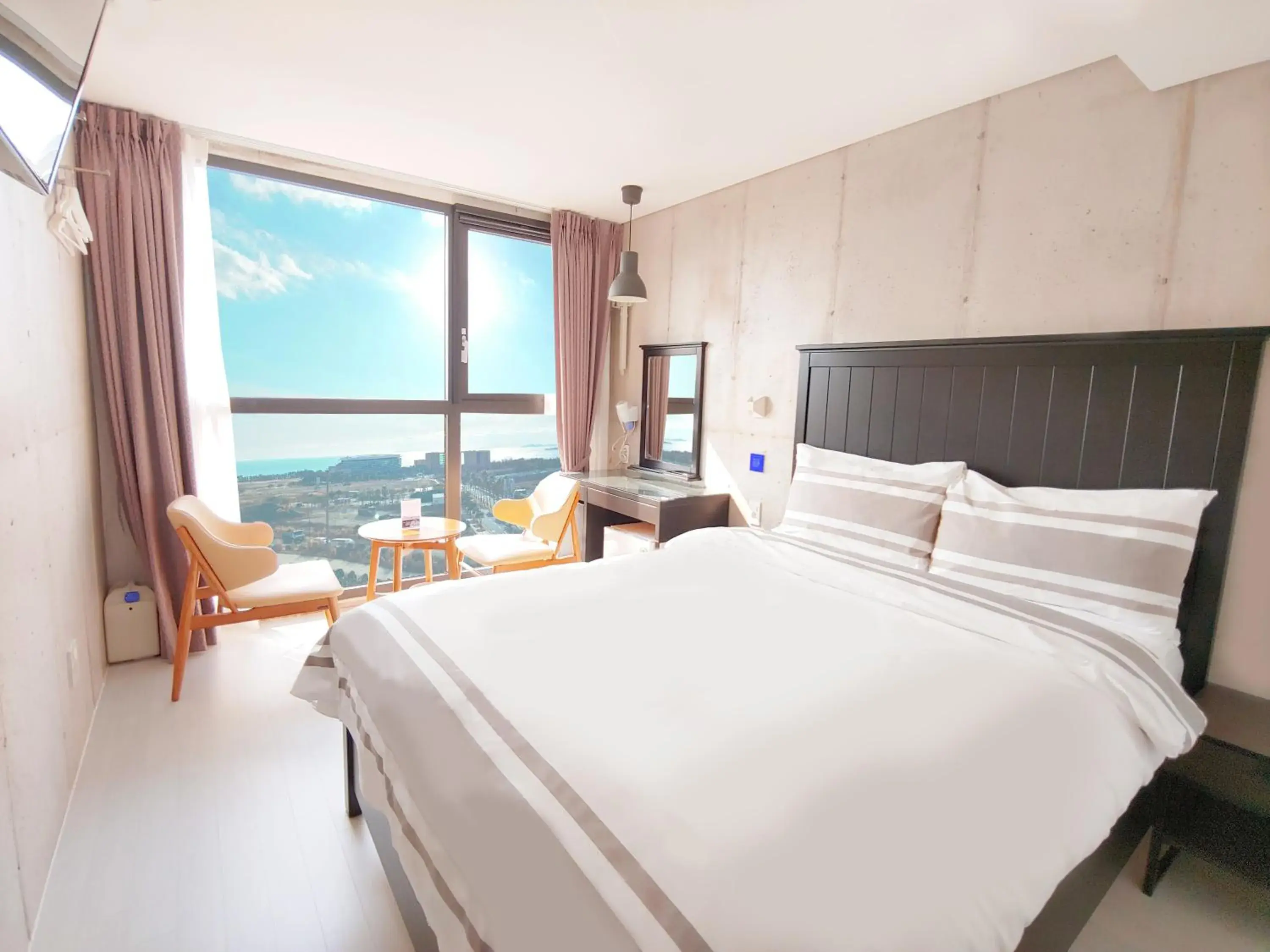 Bed in Hotel Stay Interview Jeju Bed in Hotel Stay Interview Jeju