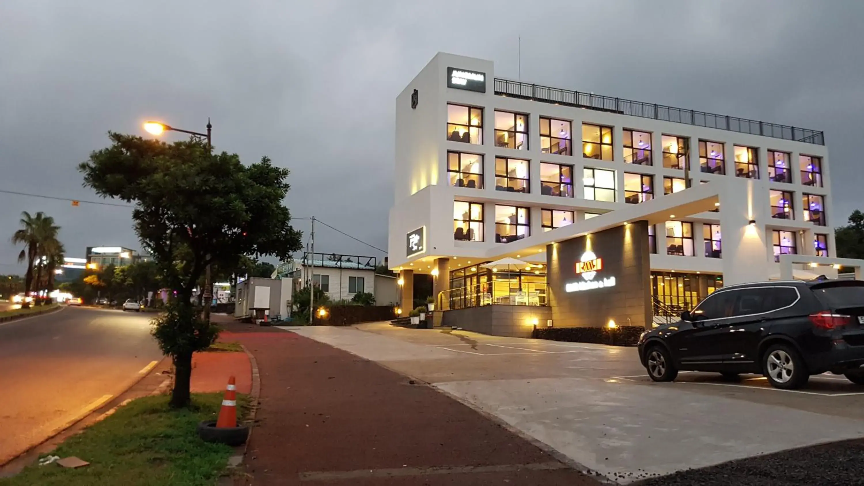Property building in Hotel Stay Interview Jeju Property building in Hotel Stay Interview Jeju