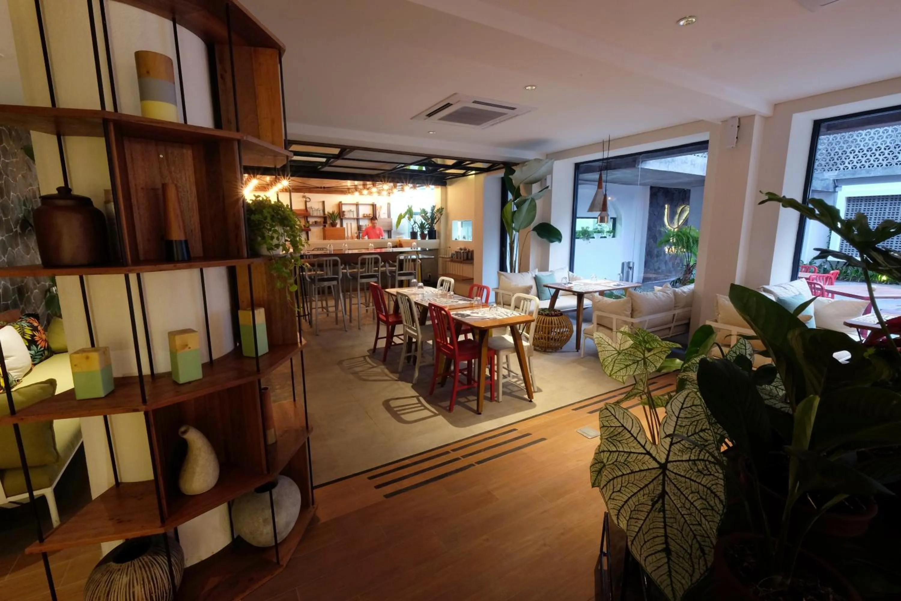 Restaurant/places to eat in YATS Colony