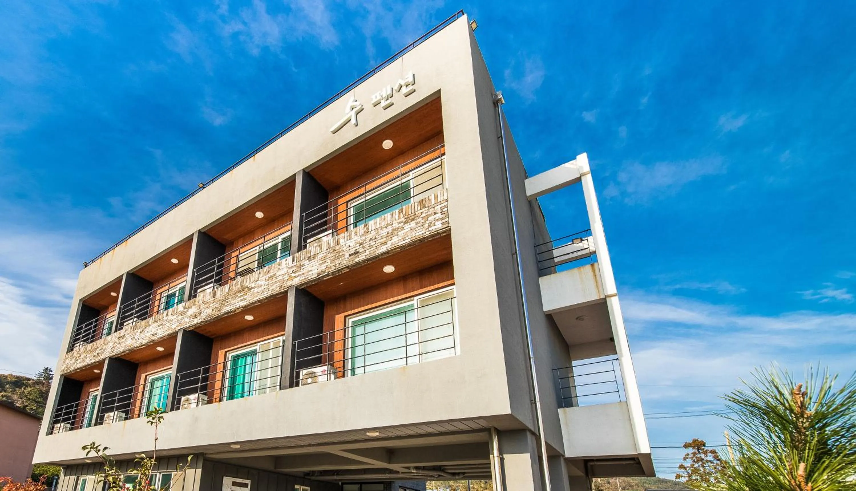 Facade/entrance in Jeju Soo Pension