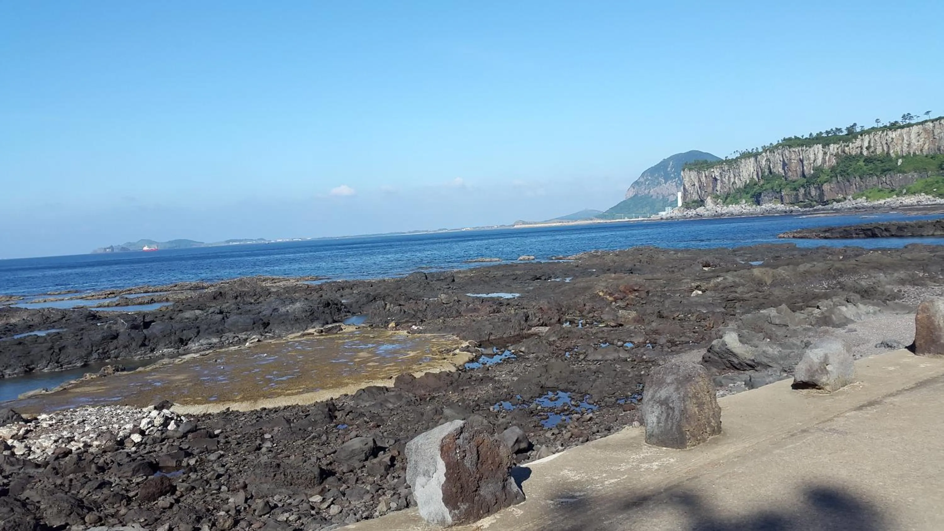 Beach in Jeju Soo Pension
