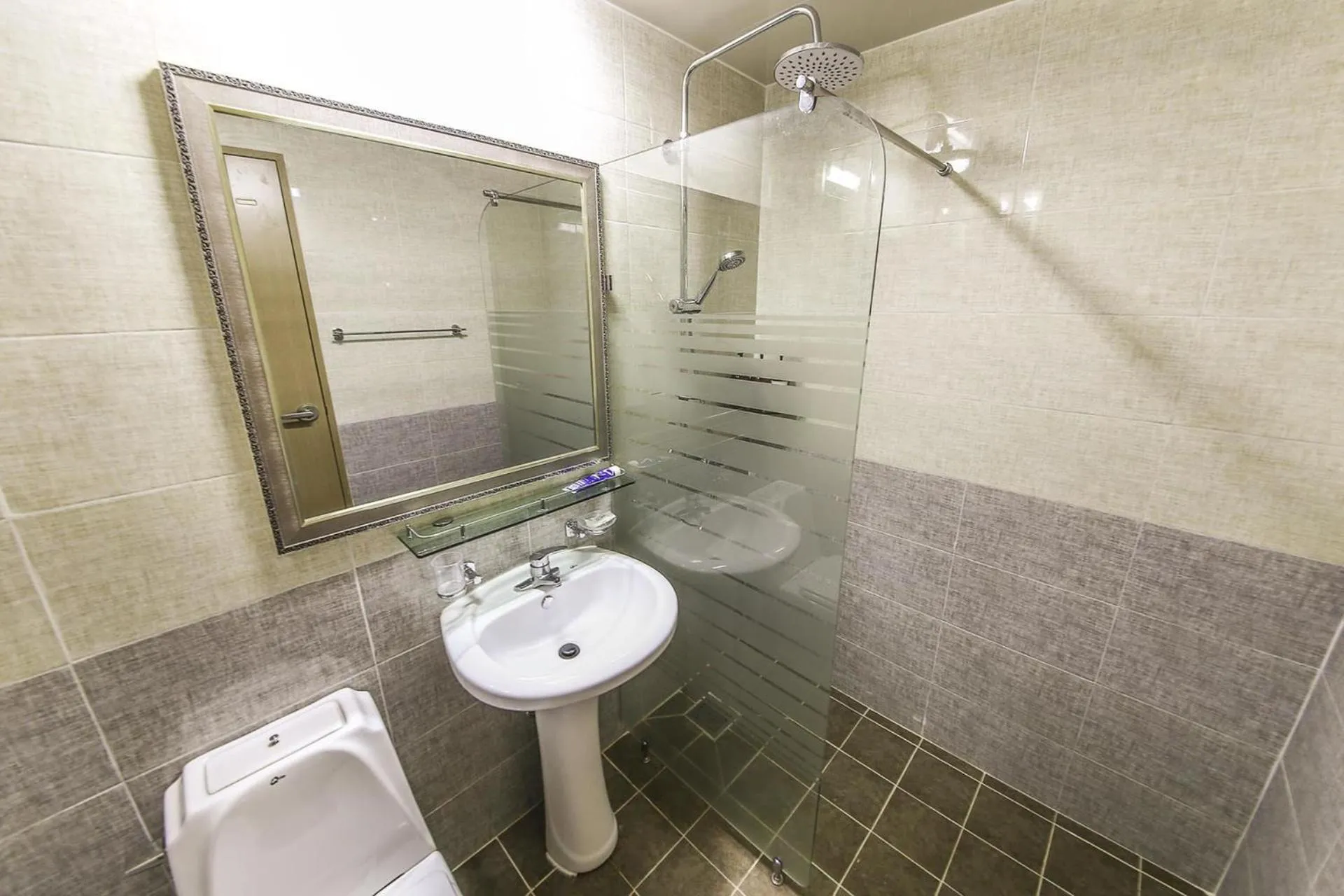 Shower in Jeju Soo Pension