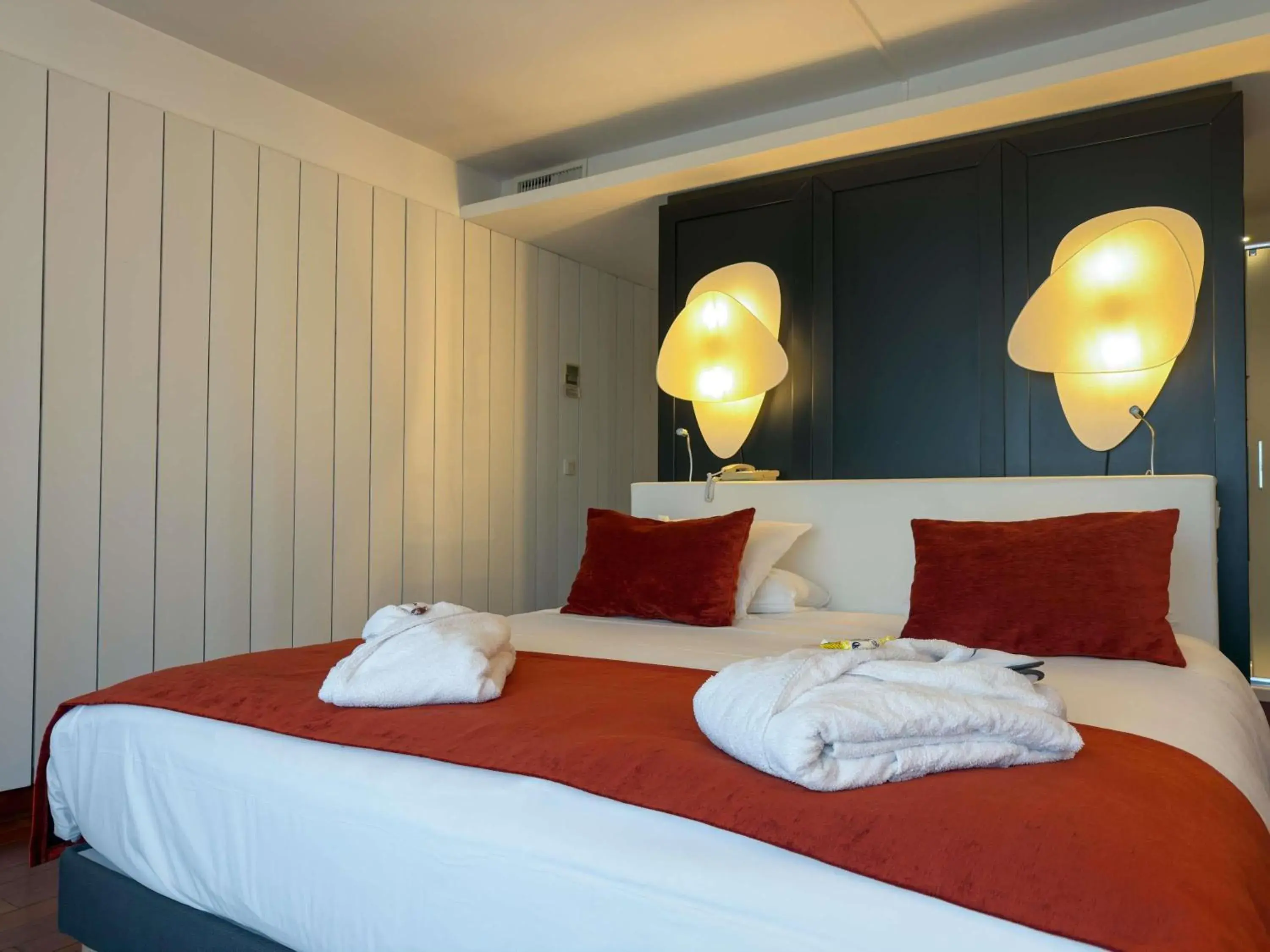 Bedroom, Bed in Mercure Dieppe La Présidence Bedroom, Bed in Mercure Dieppe La Présidence