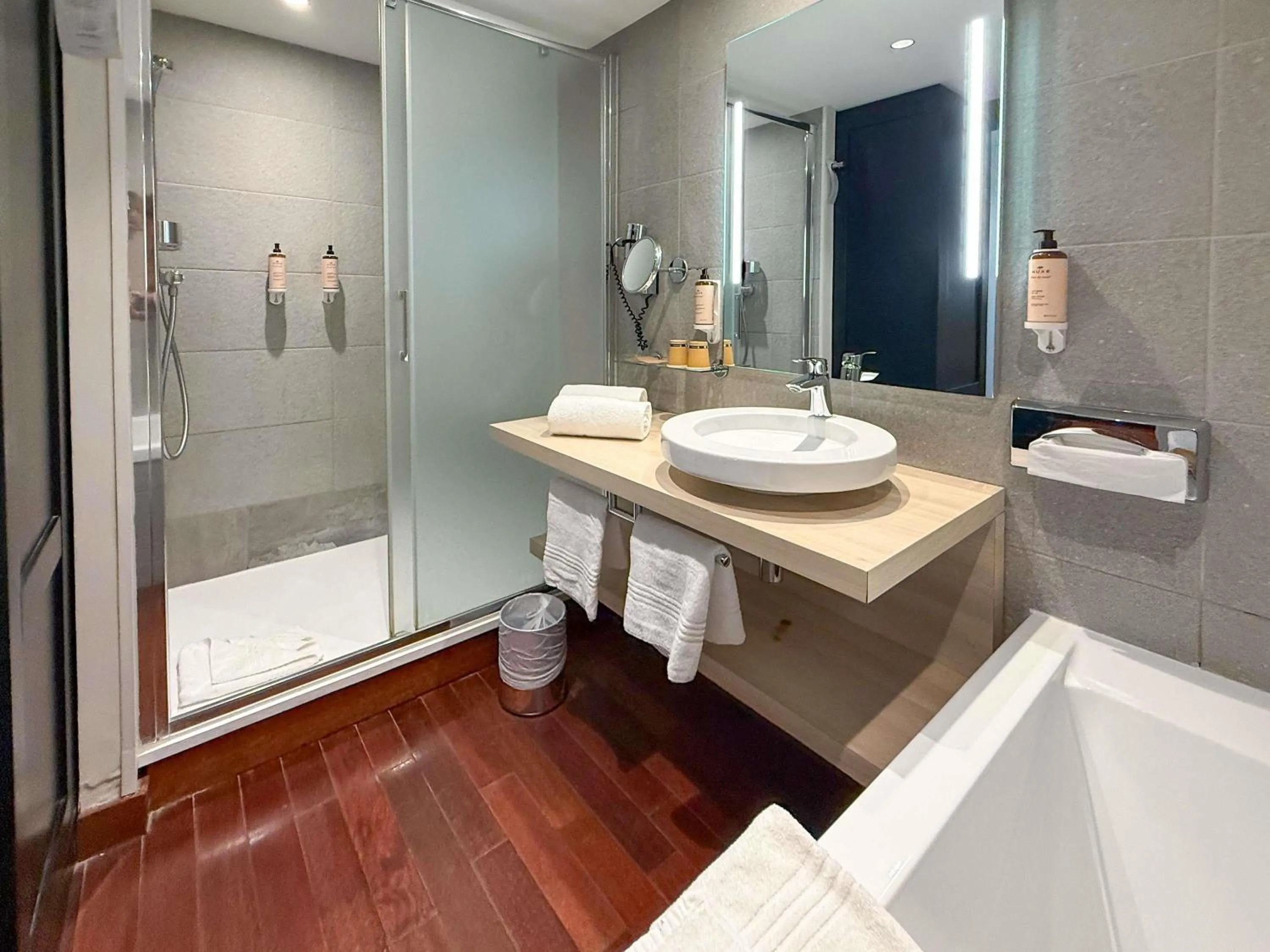 Bedroom in Mercure Dieppe La Présidence