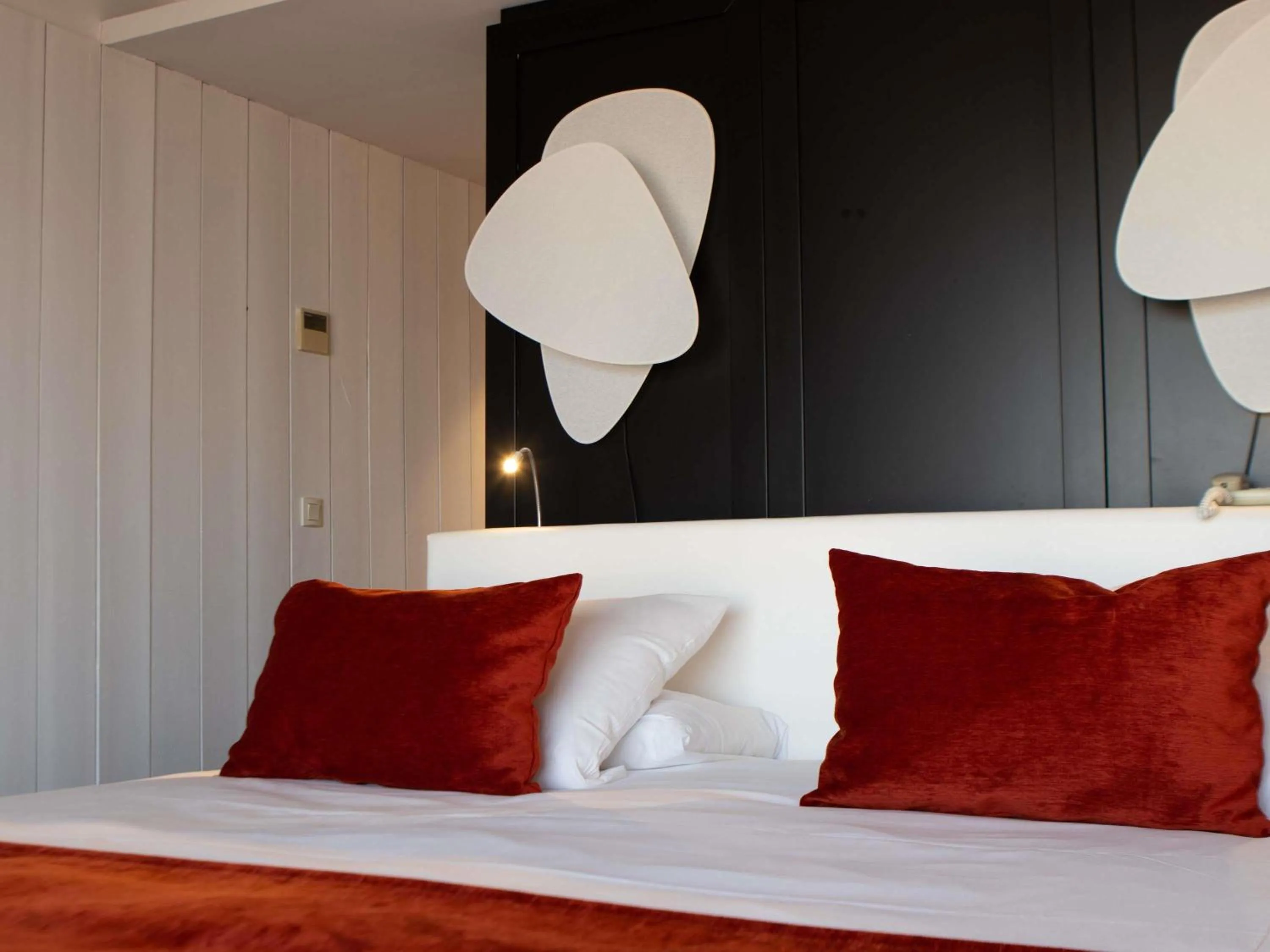 Bedroom, Bed in Mercure Dieppe La Présidence