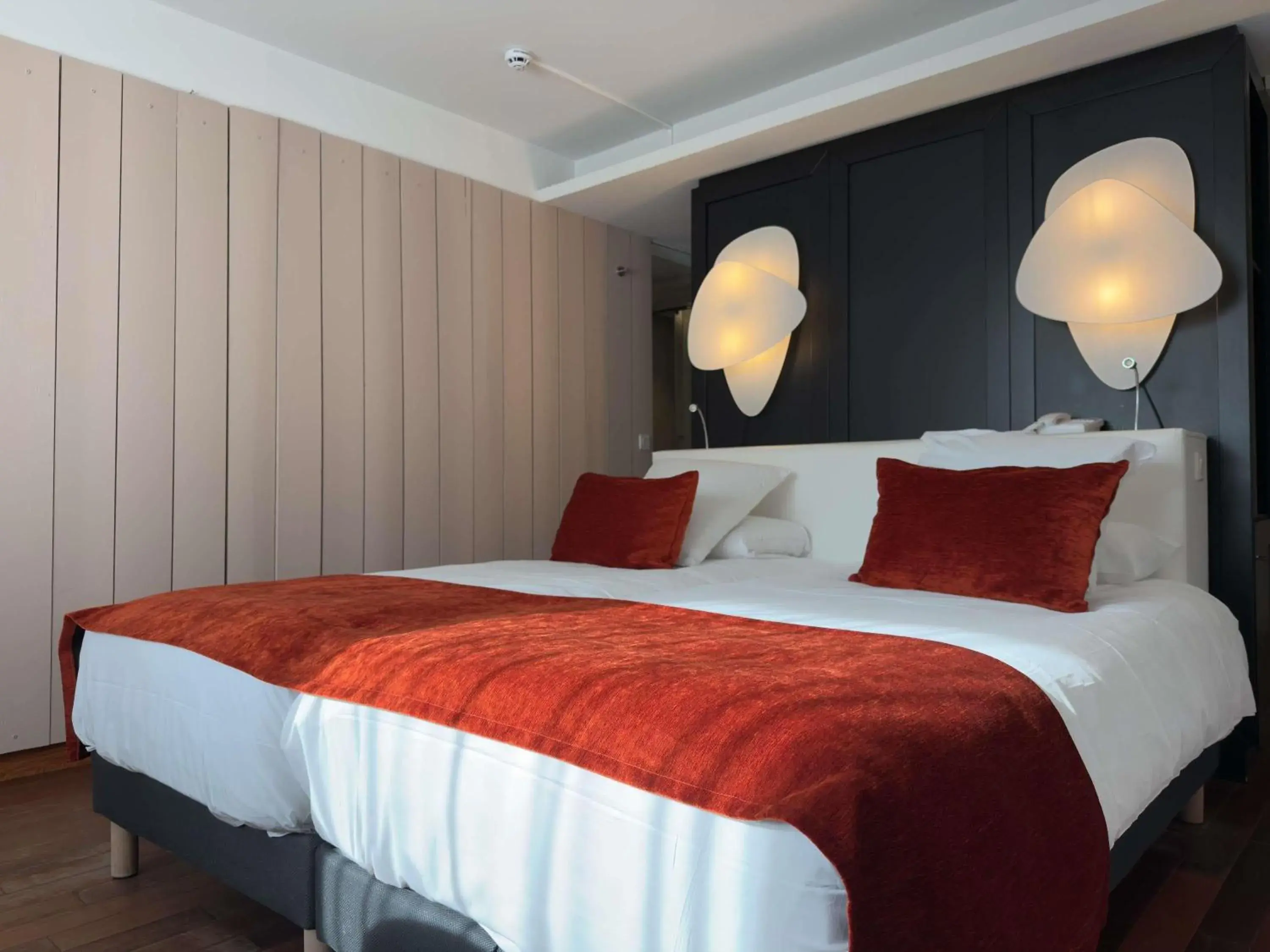 Bedroom, Bed in Mercure Dieppe La Présidence Bedroom, Bed in Mercure Dieppe La Présidence