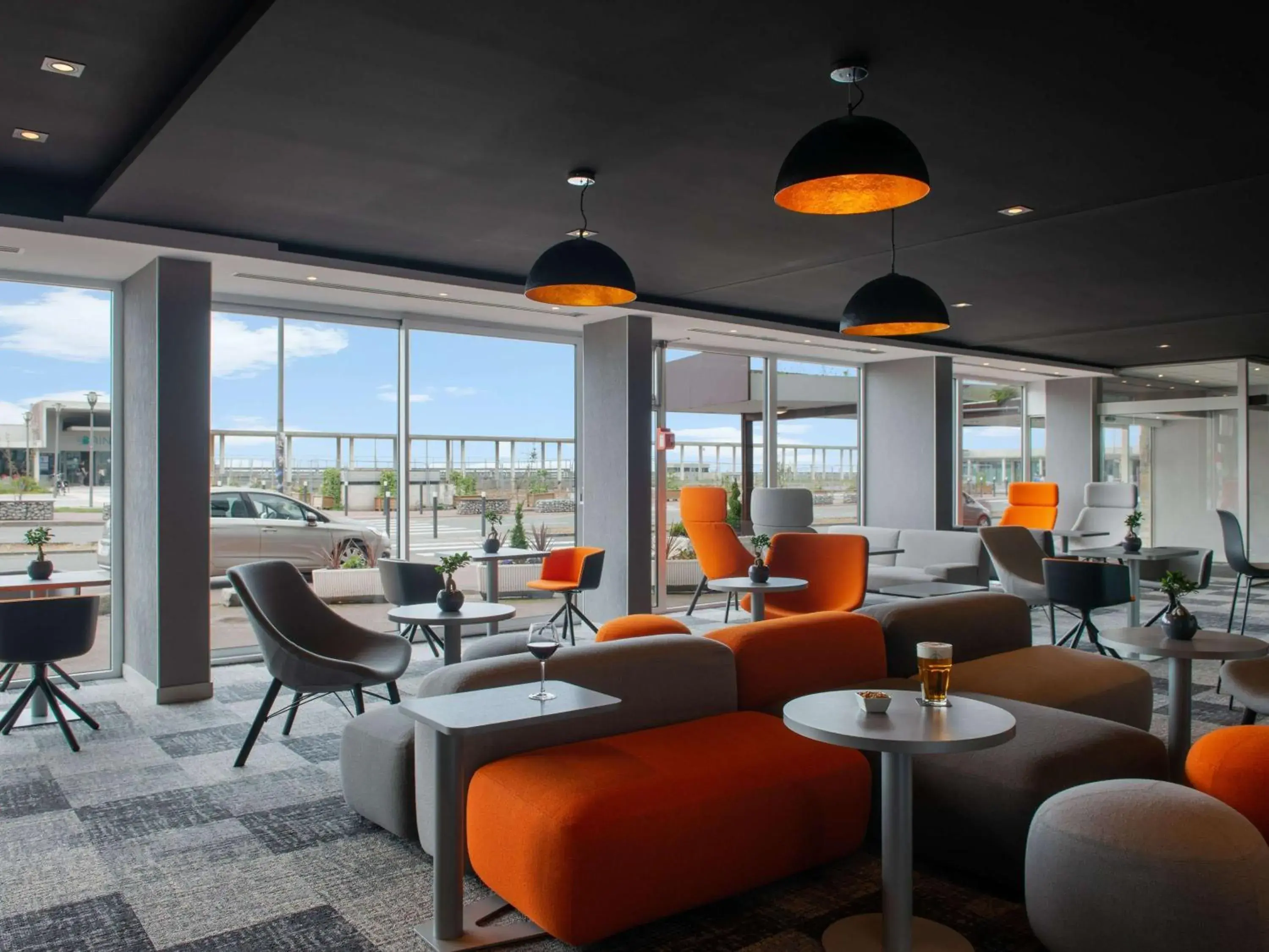 Lounge or bar in Mercure Dieppe La Présidence Lounge or bar in Mercure Dieppe La Présidence