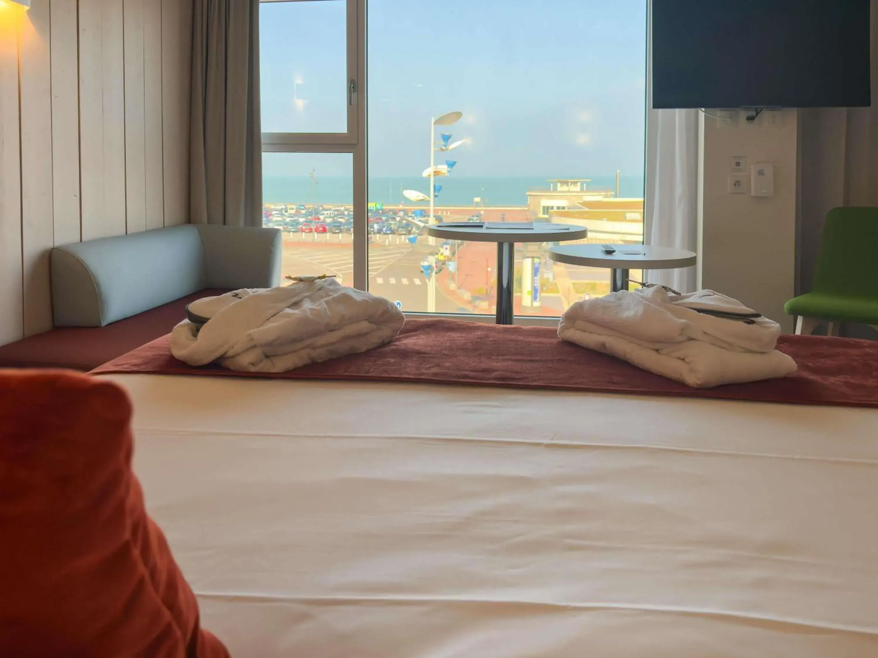 Bedroom, Bed in Mercure Dieppe La Présidence Bedroom, Bed in Mercure Dieppe La Présidence