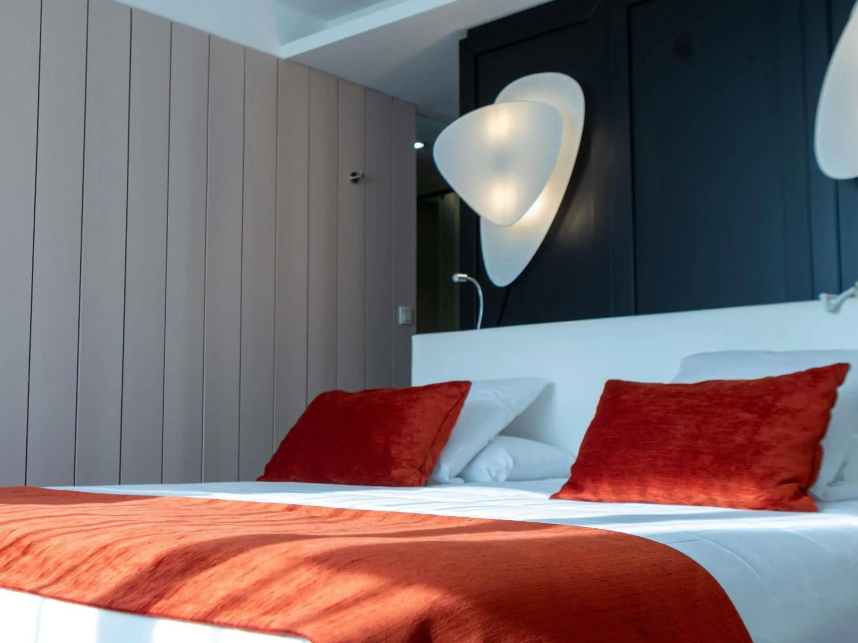 Bedroom, Bed in Mercure Dieppe La Présidence Bedroom, Bed in Mercure Dieppe La Présidence