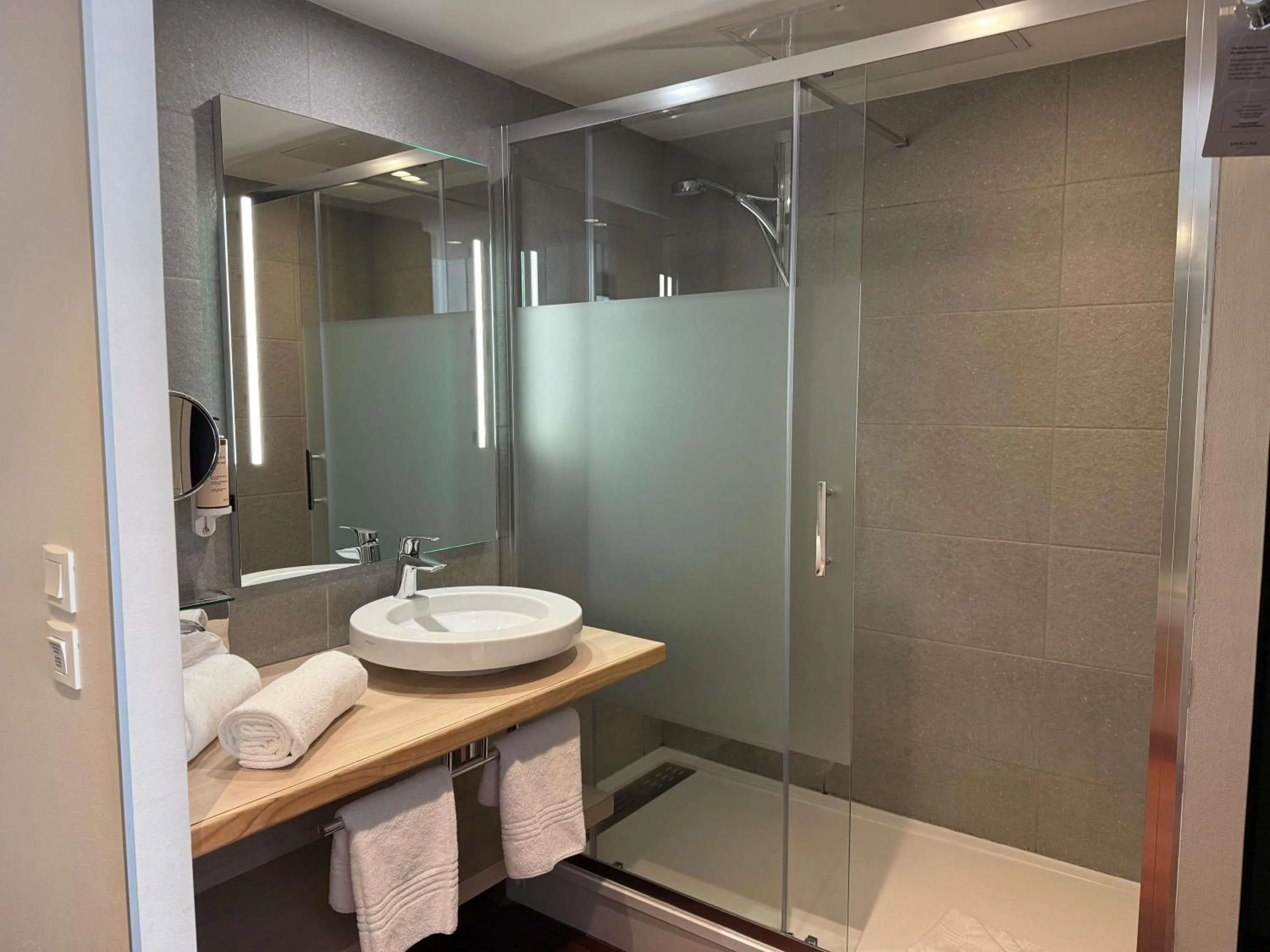 Bedroom in Mercure Dieppe La Présidence