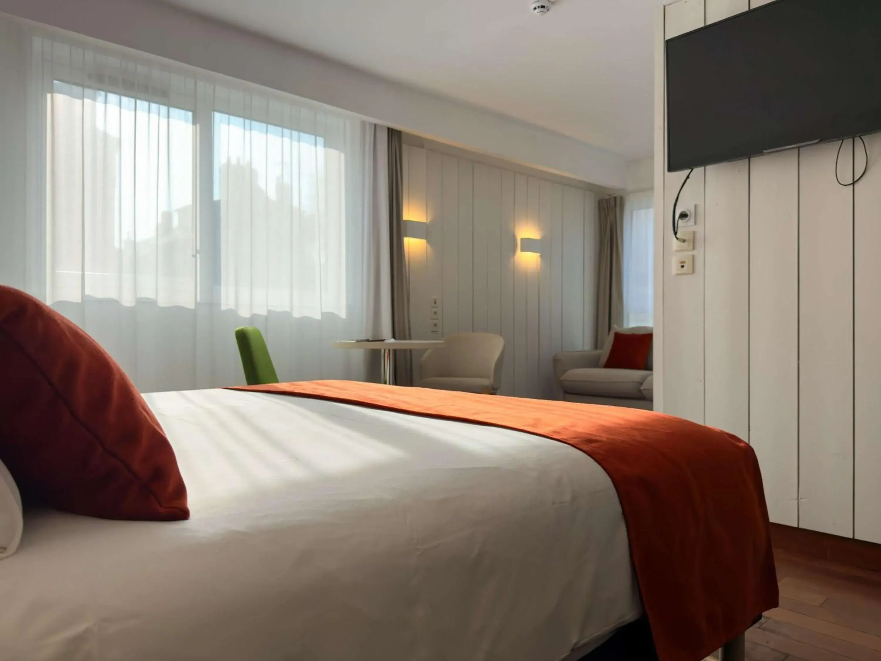 Bedroom, Bed in Mercure Dieppe La Présidence Bedroom, Bed in Mercure Dieppe La Présidence