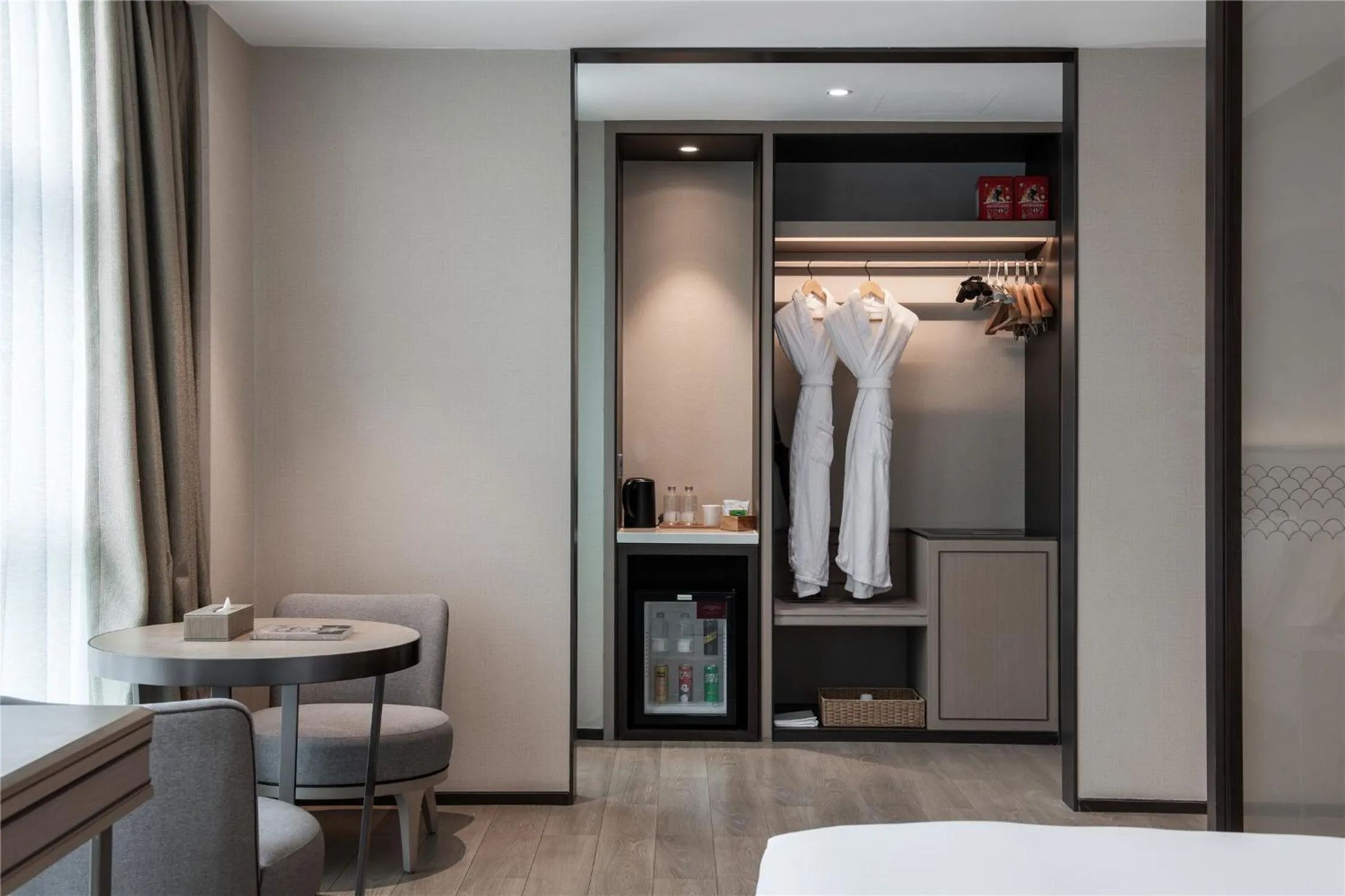 wardrobe, Bed in JOYA Hotel Chengdu High Technology