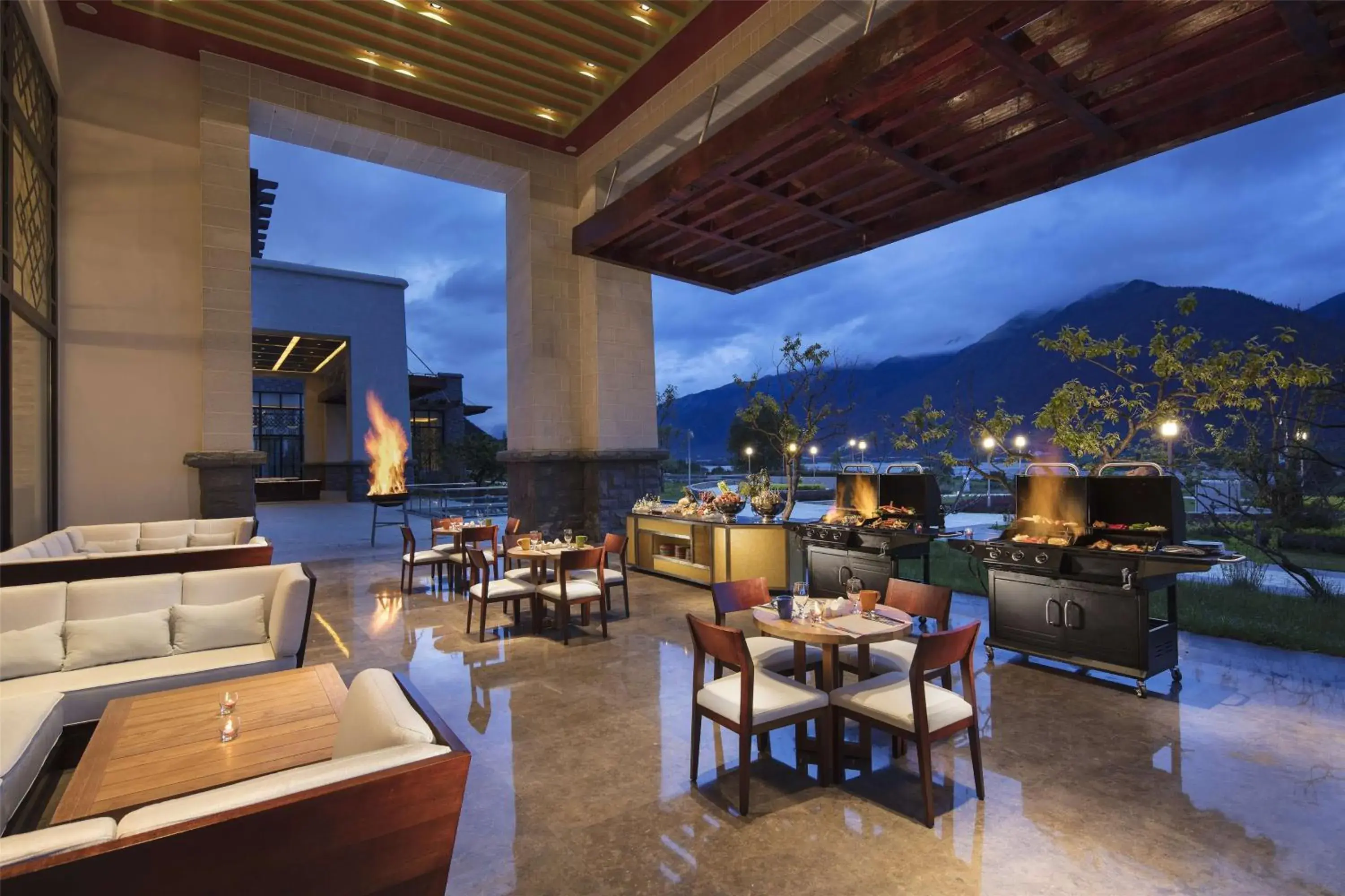 Restaurant/places to eat in Hilton Linzhi Resort Restaurant/places to eat in Hilton Linzhi Resort