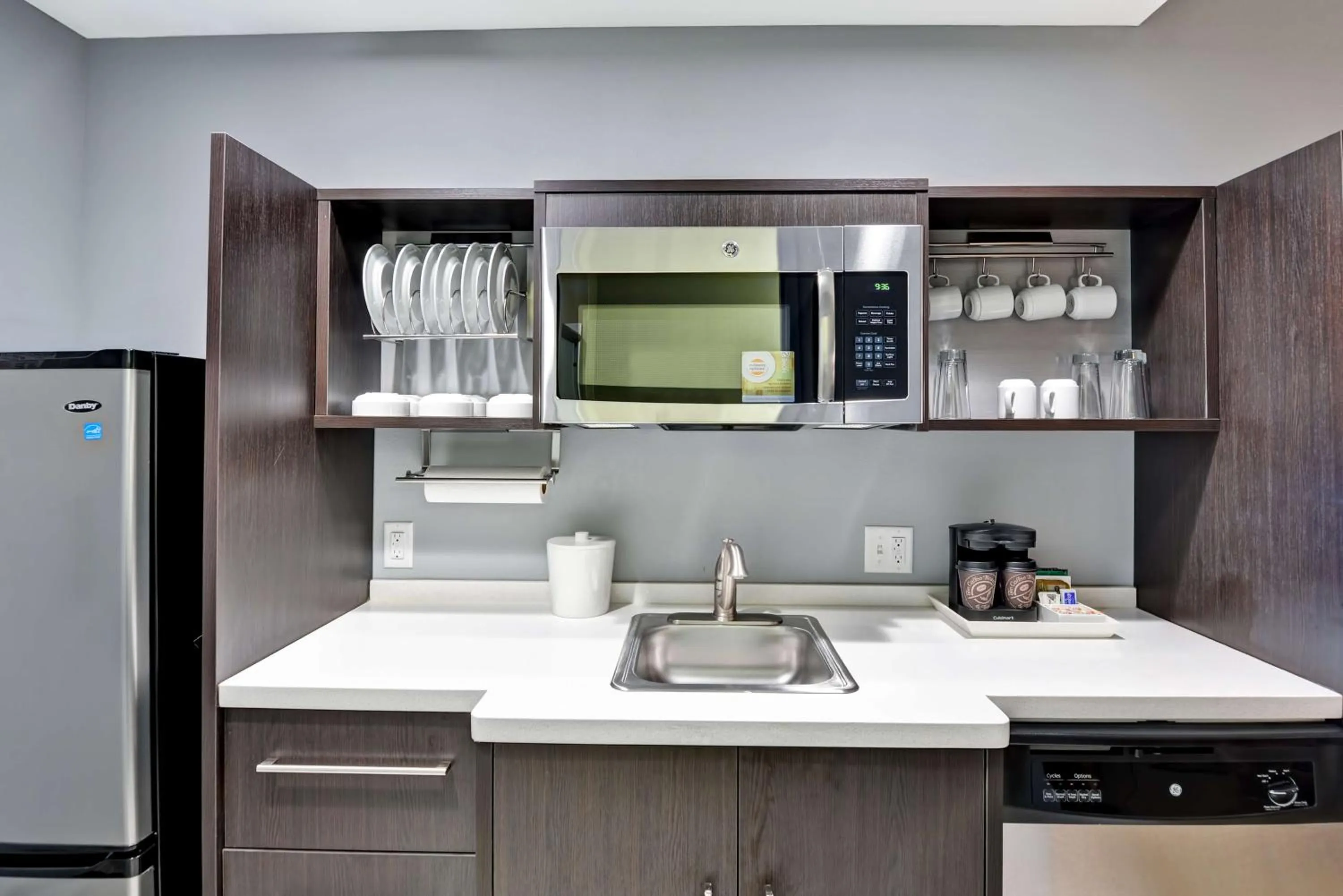 Kitchen or kitchenette in Home2 Suites By Hilton Stafford Quantico