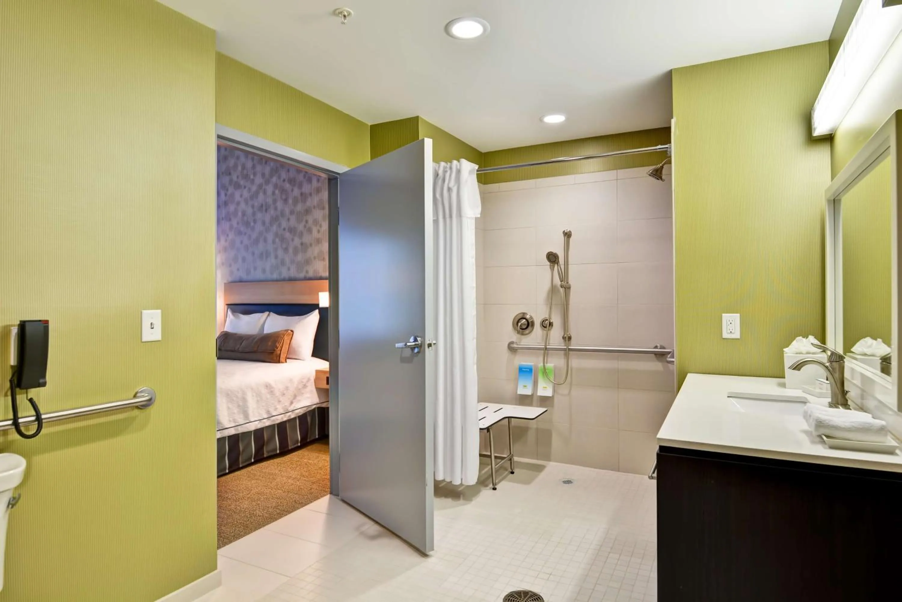 Bathroom, Bed in Home2 Suites By Hilton Stafford Quantico