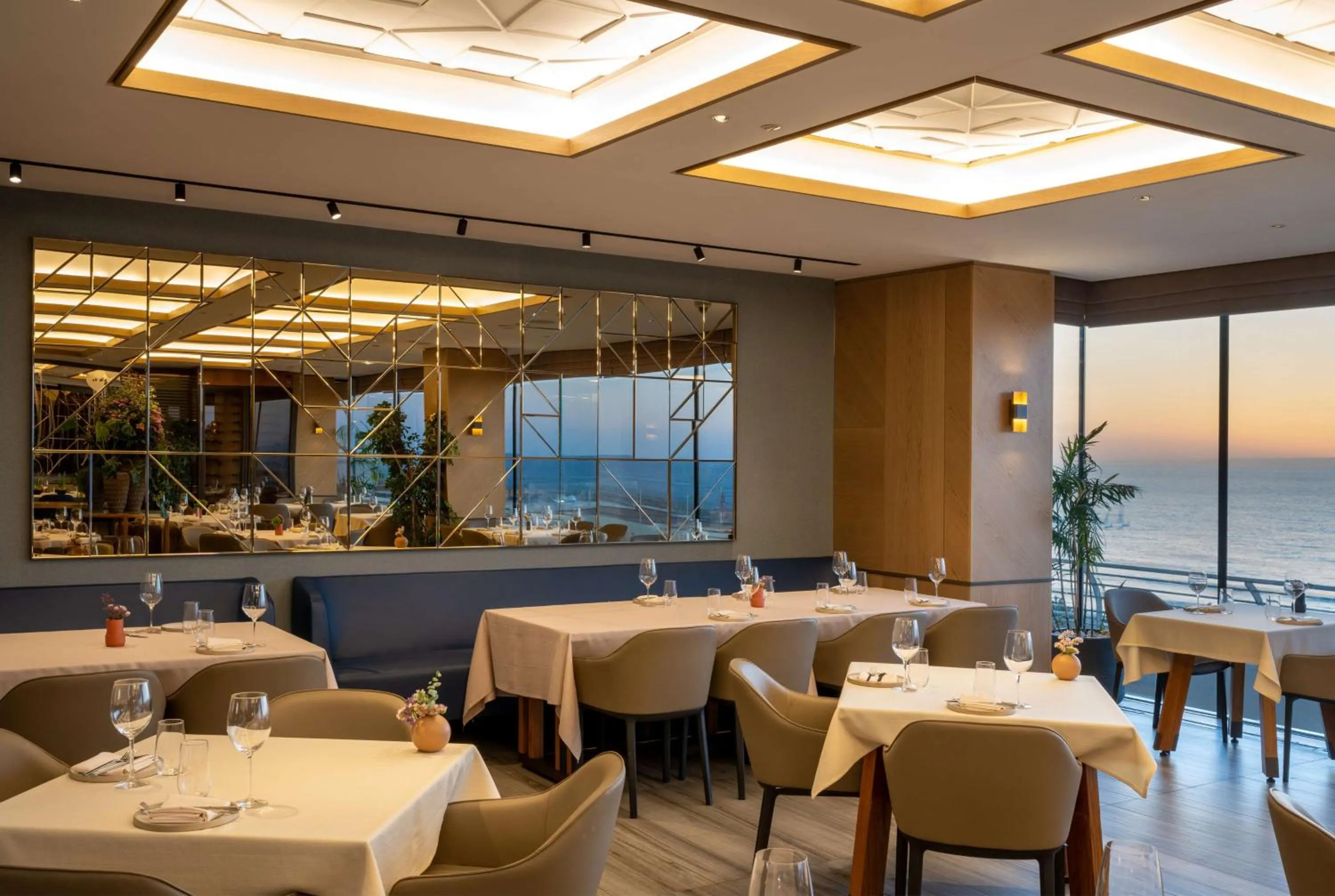 Restaurant/places to eat in The Vista At Hilton Tel Aviv