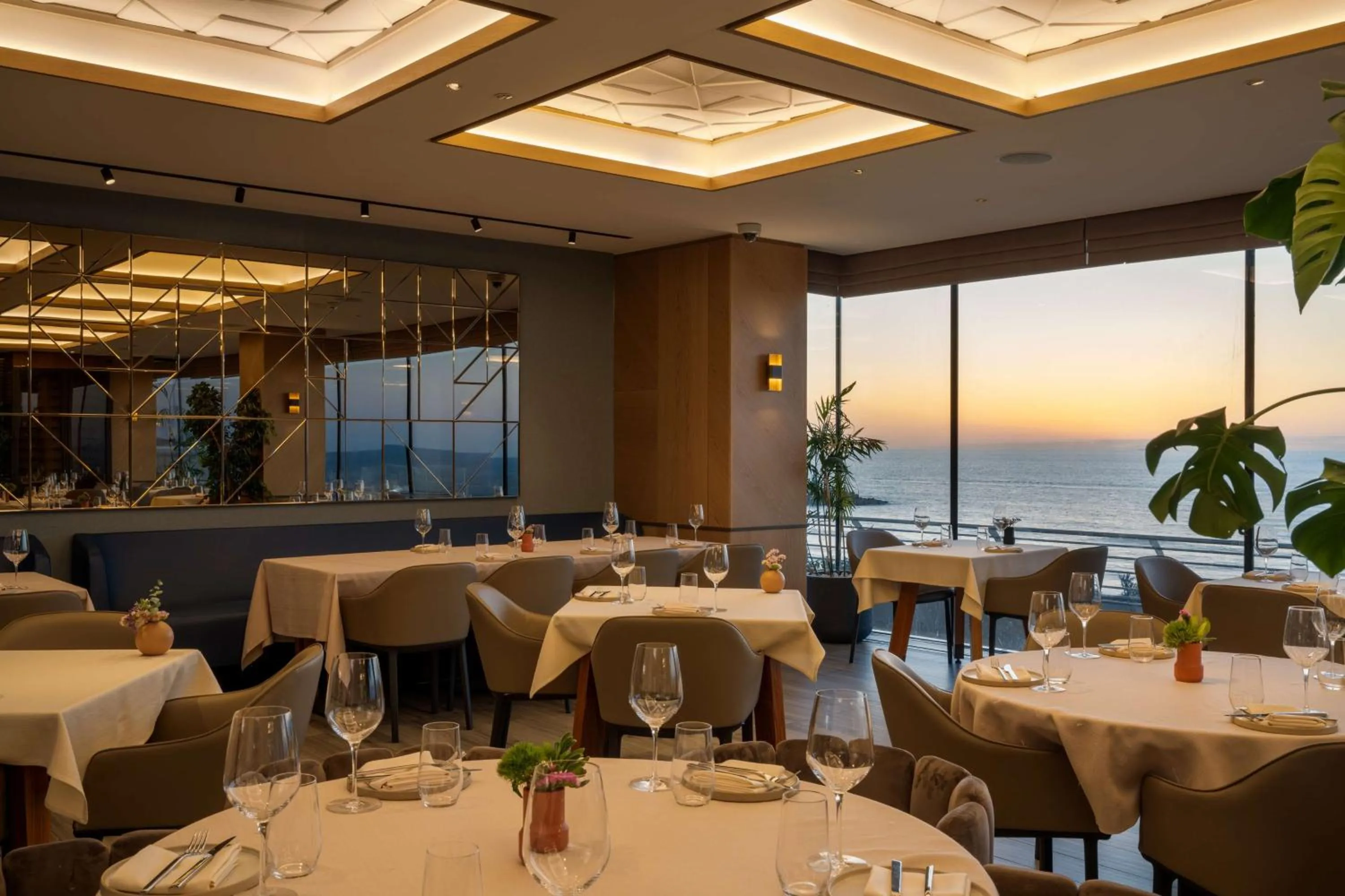 Restaurant/places to eat in The Vista At Hilton Tel Aviv