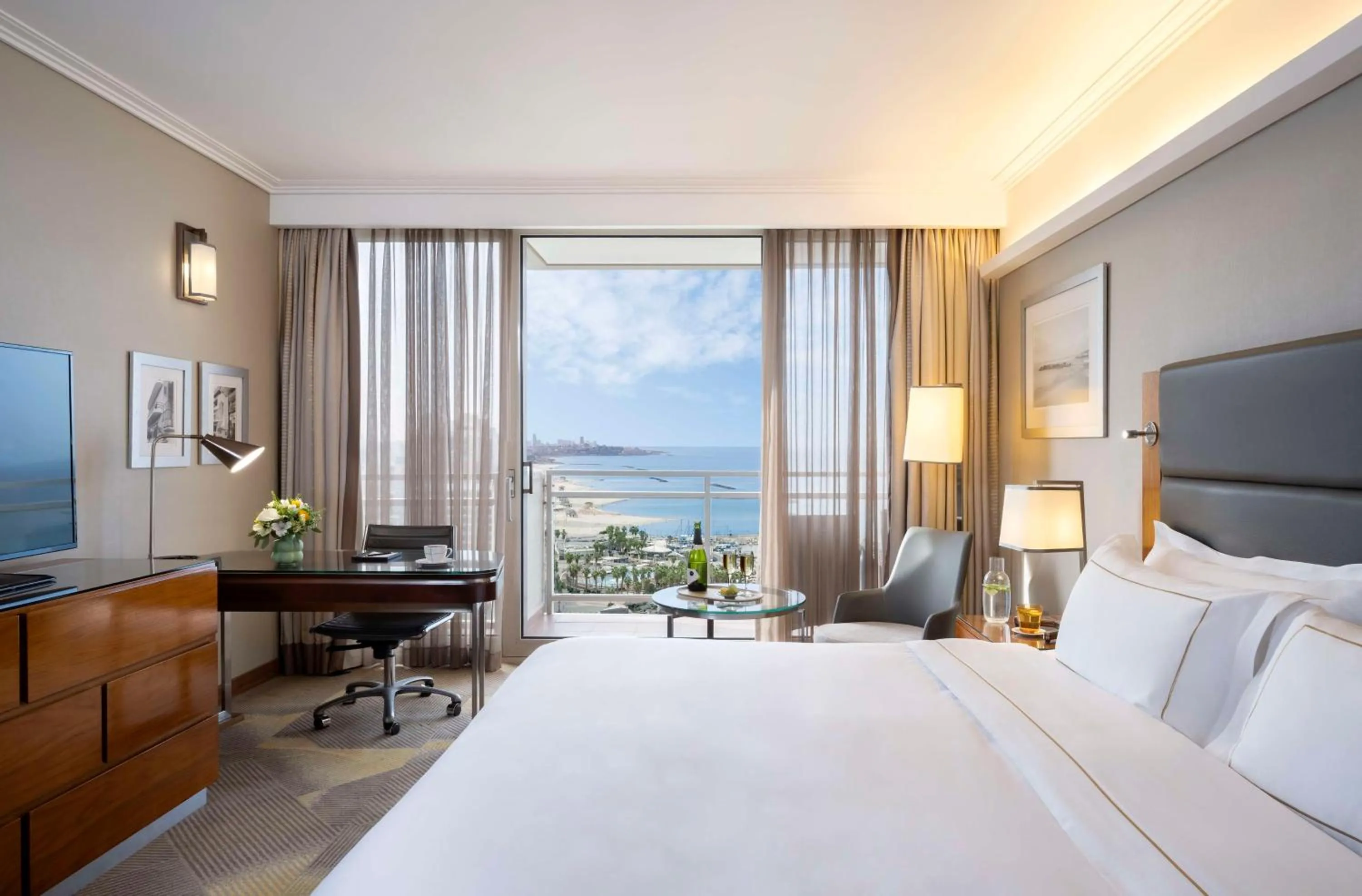 Bedroom, Bed in The Vista At Hilton Tel Aviv