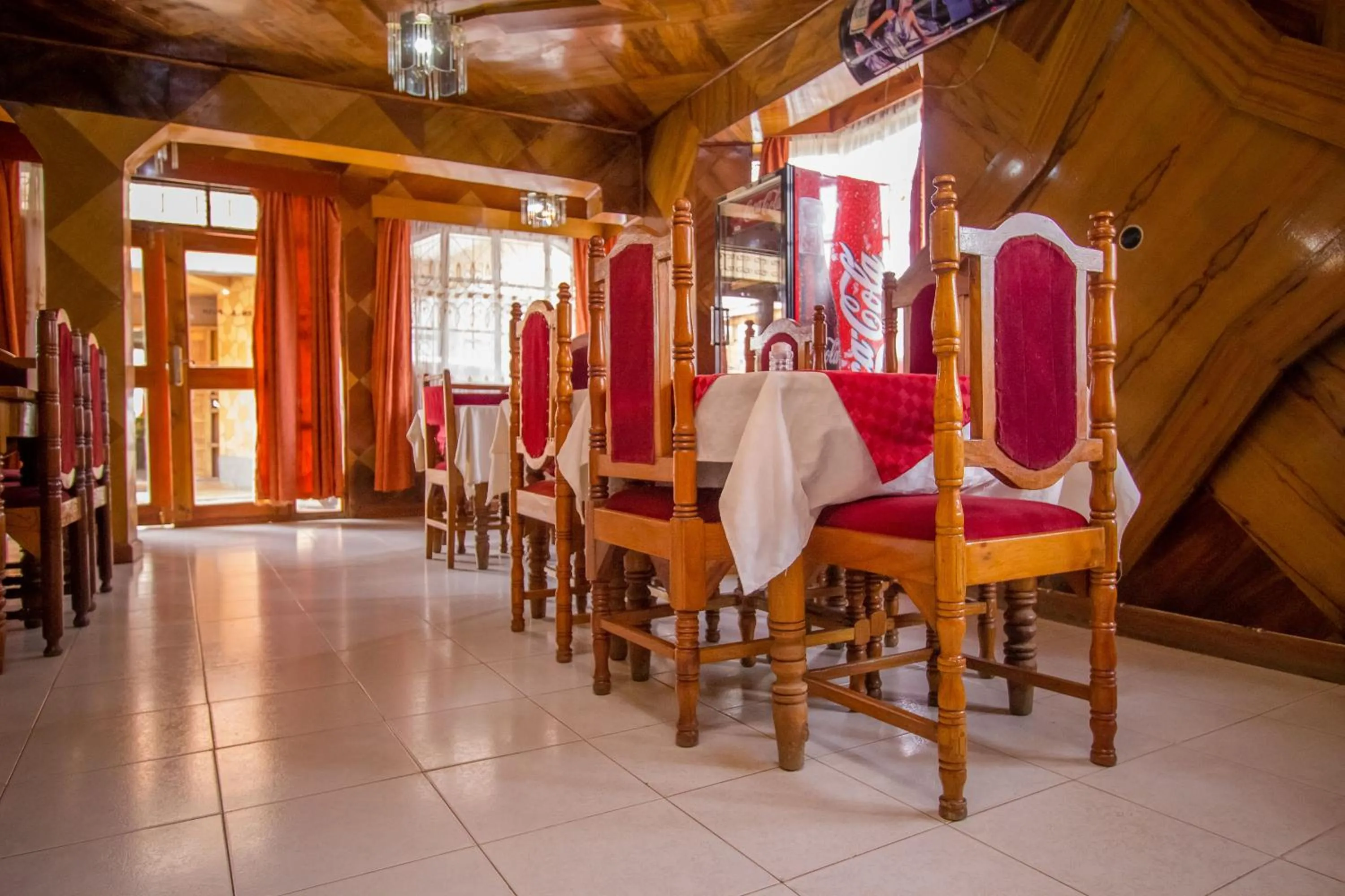 Restaurant/places to eat in Hotel Genevieve