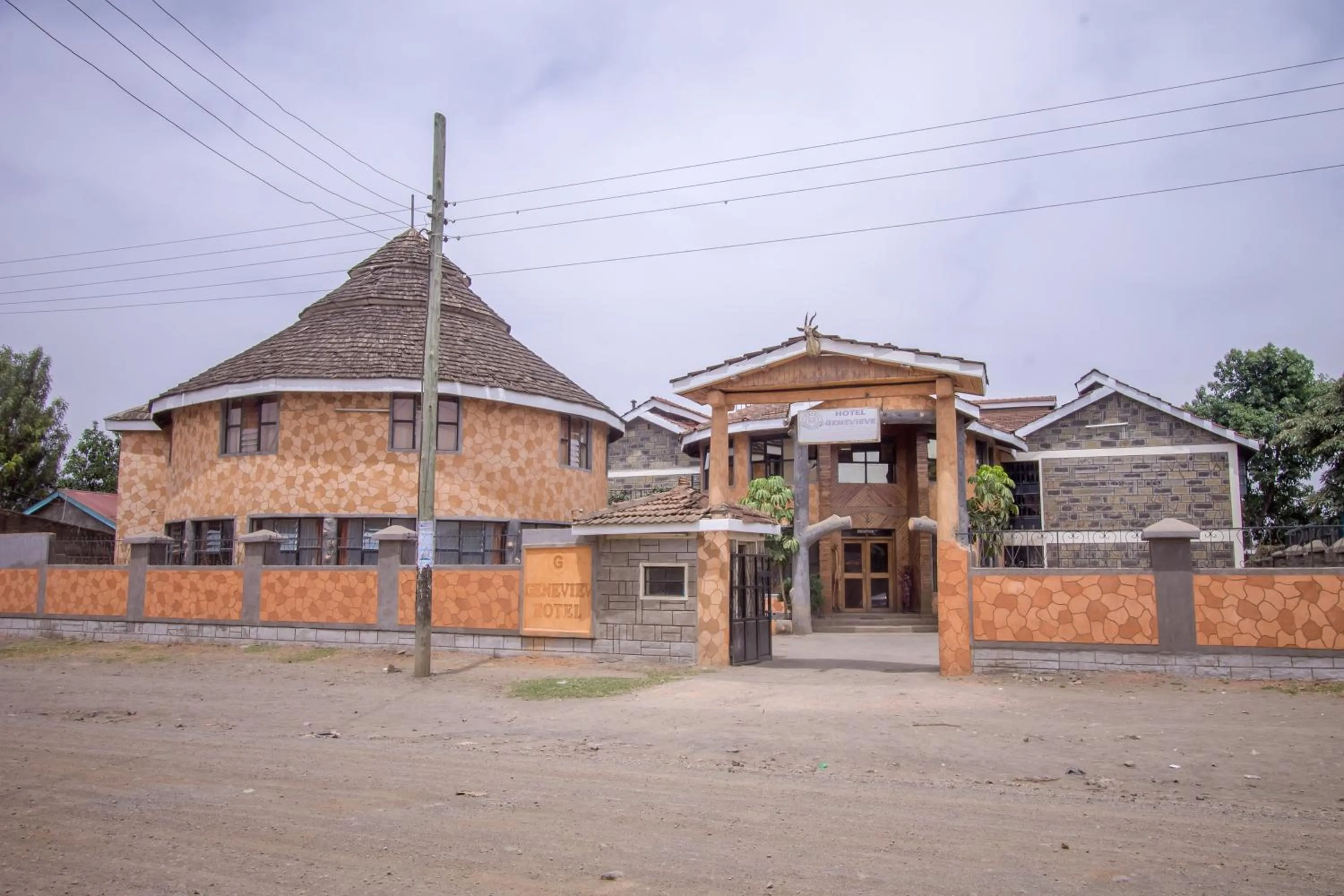Facade/entrance in Hotel Genevieve