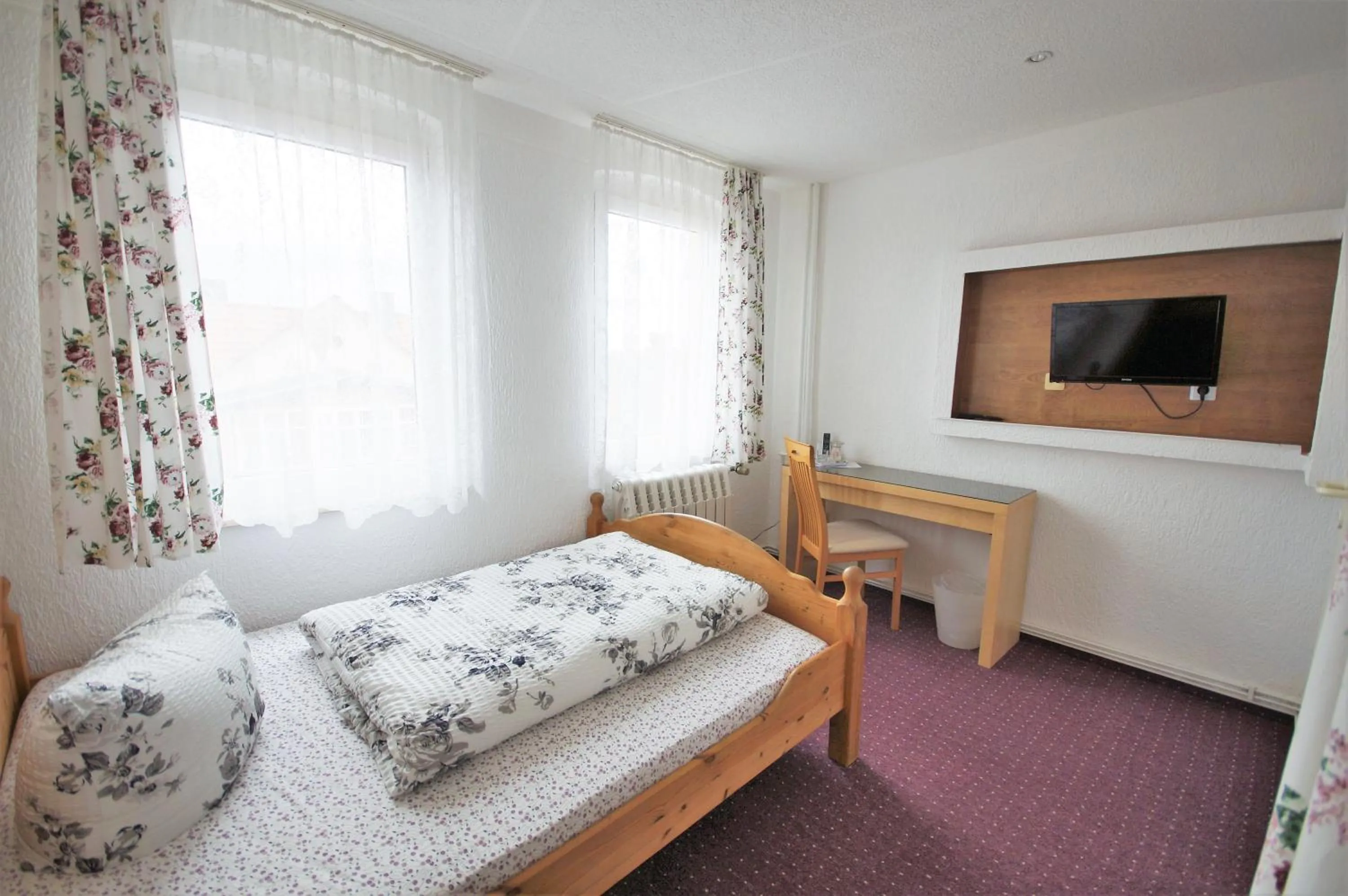 Photo of the whole room, Bed in Hotel Am Kurpark