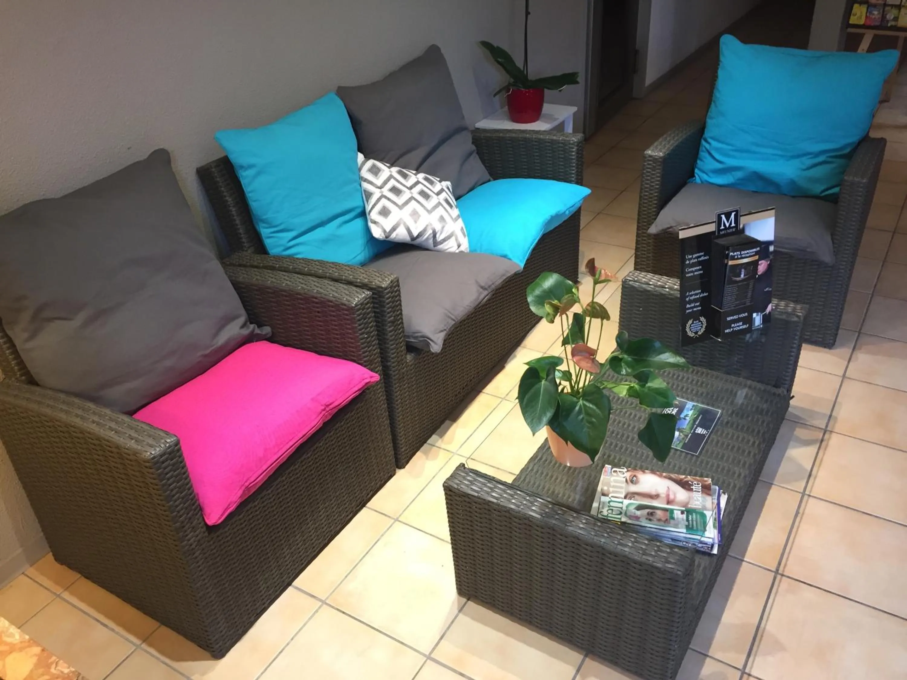 Lobby or reception in The Originals Access, Hôtel Béziers Est