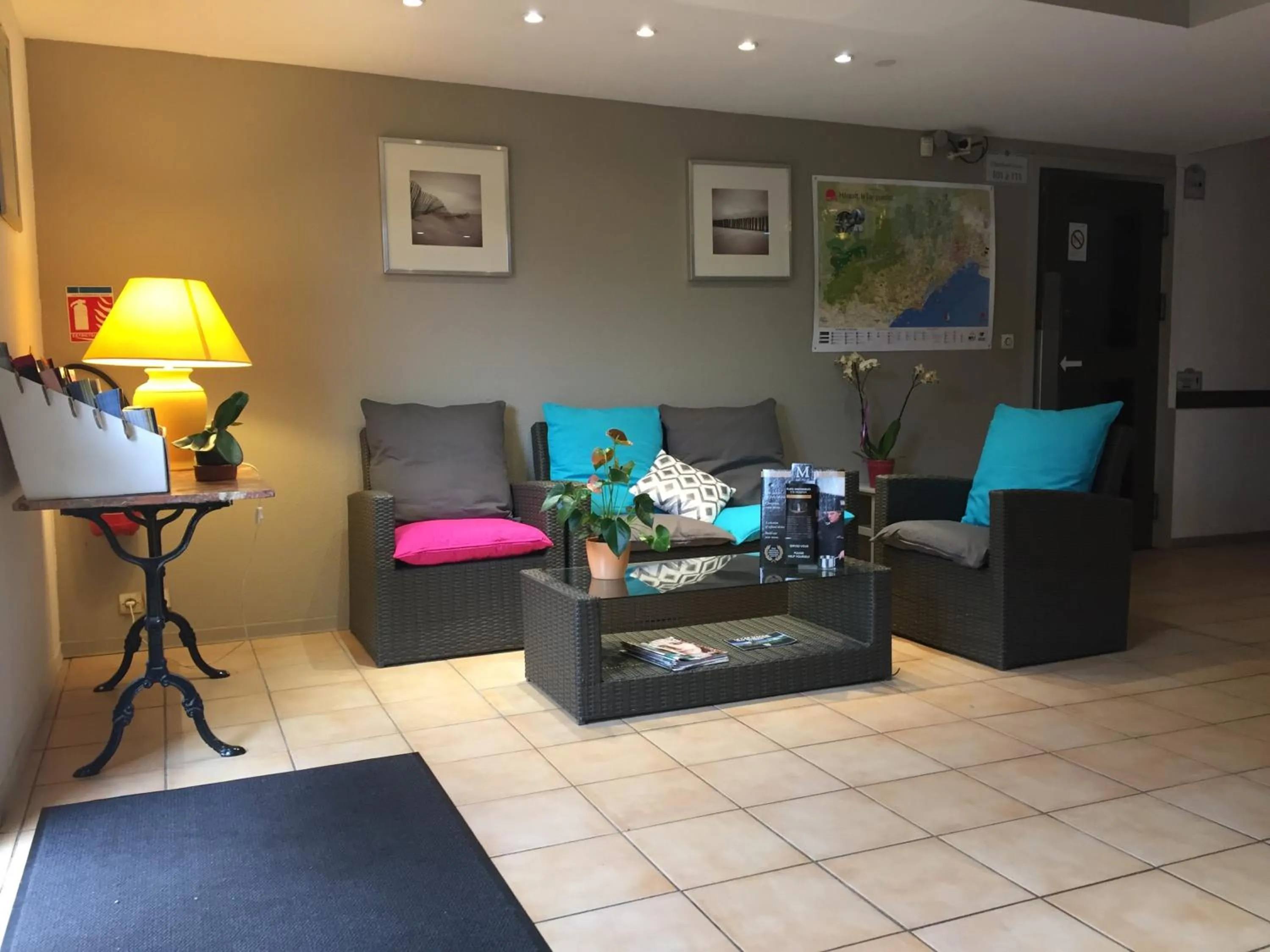 Lobby or reception in The Originals Access, Hôtel Béziers Est