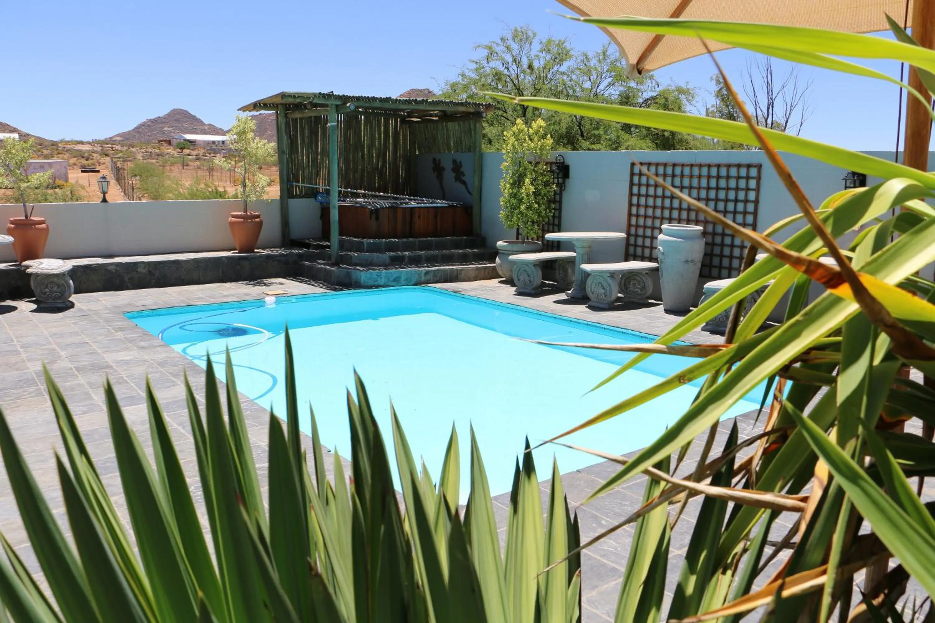 Swimming pool in Daisy Country Lodge