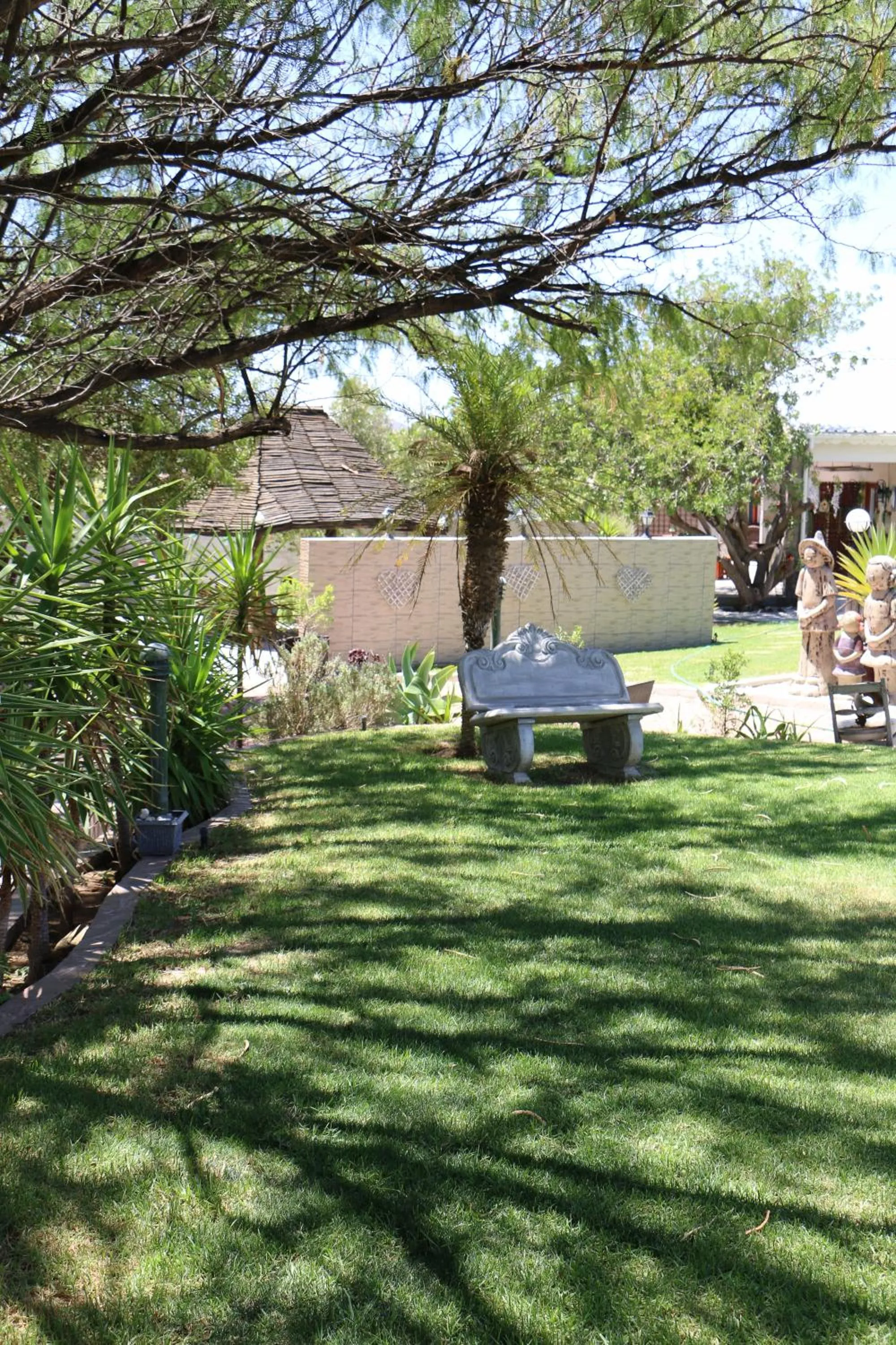 Garden view in Daisy Country Lodge