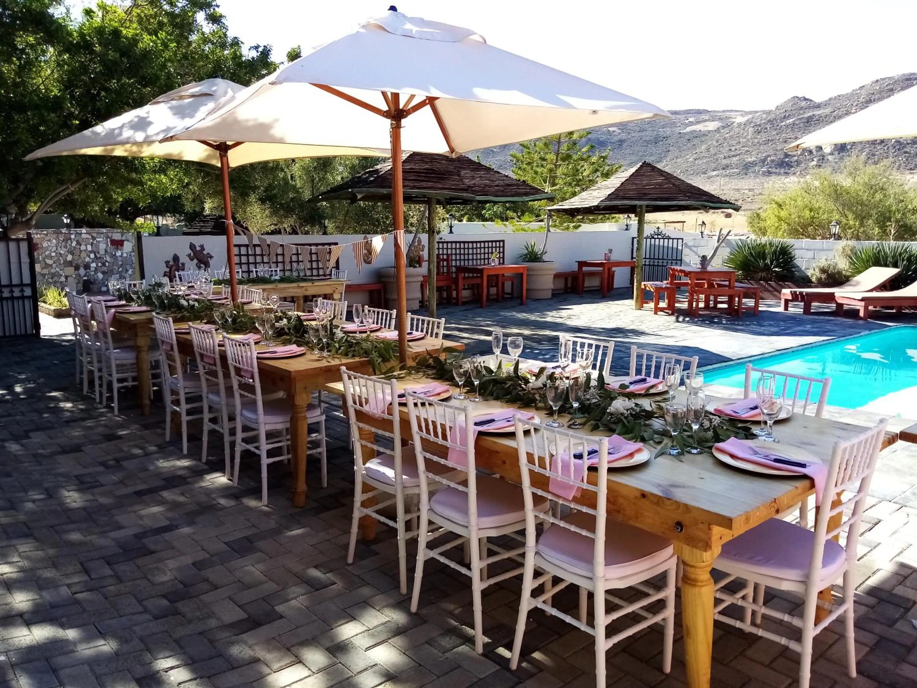 Swimming pool in Daisy Country Lodge
